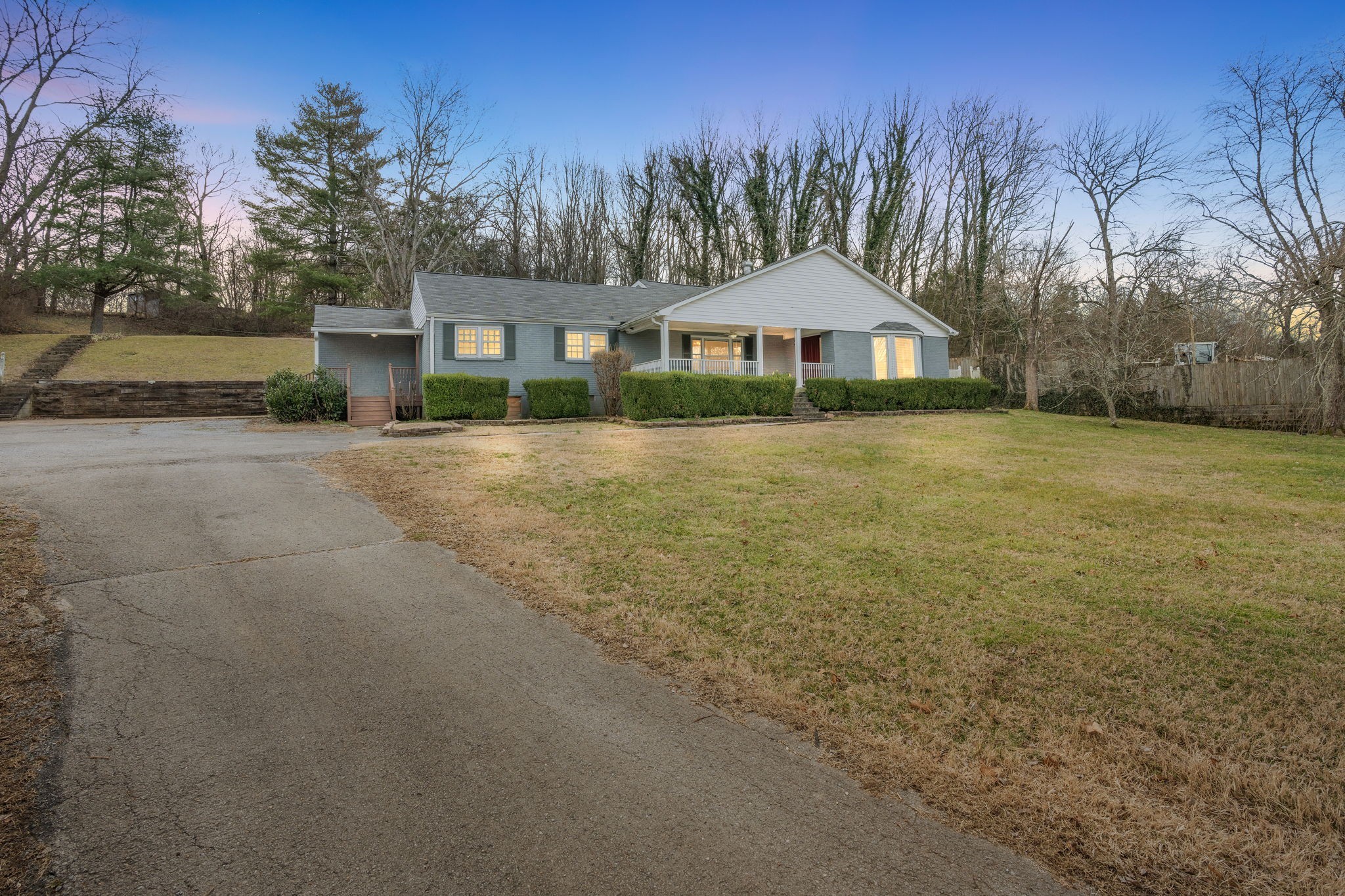 1332 S Dickerson Pike