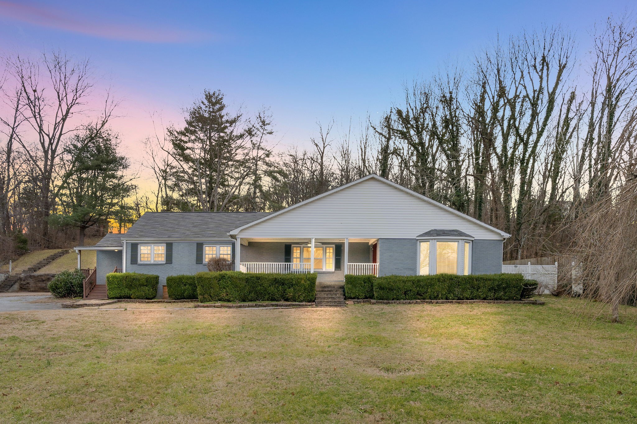 1332 S Dickerson Pike