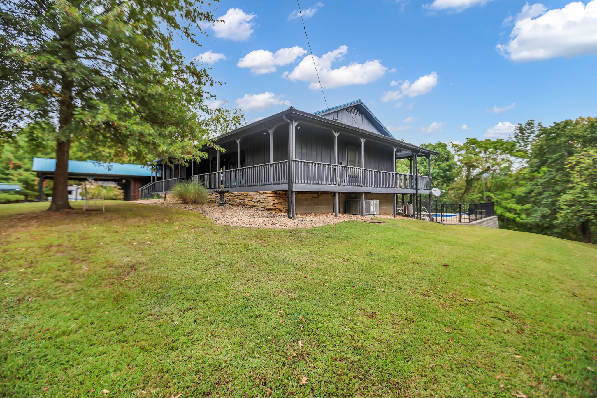 189 Crawford Hill Rd