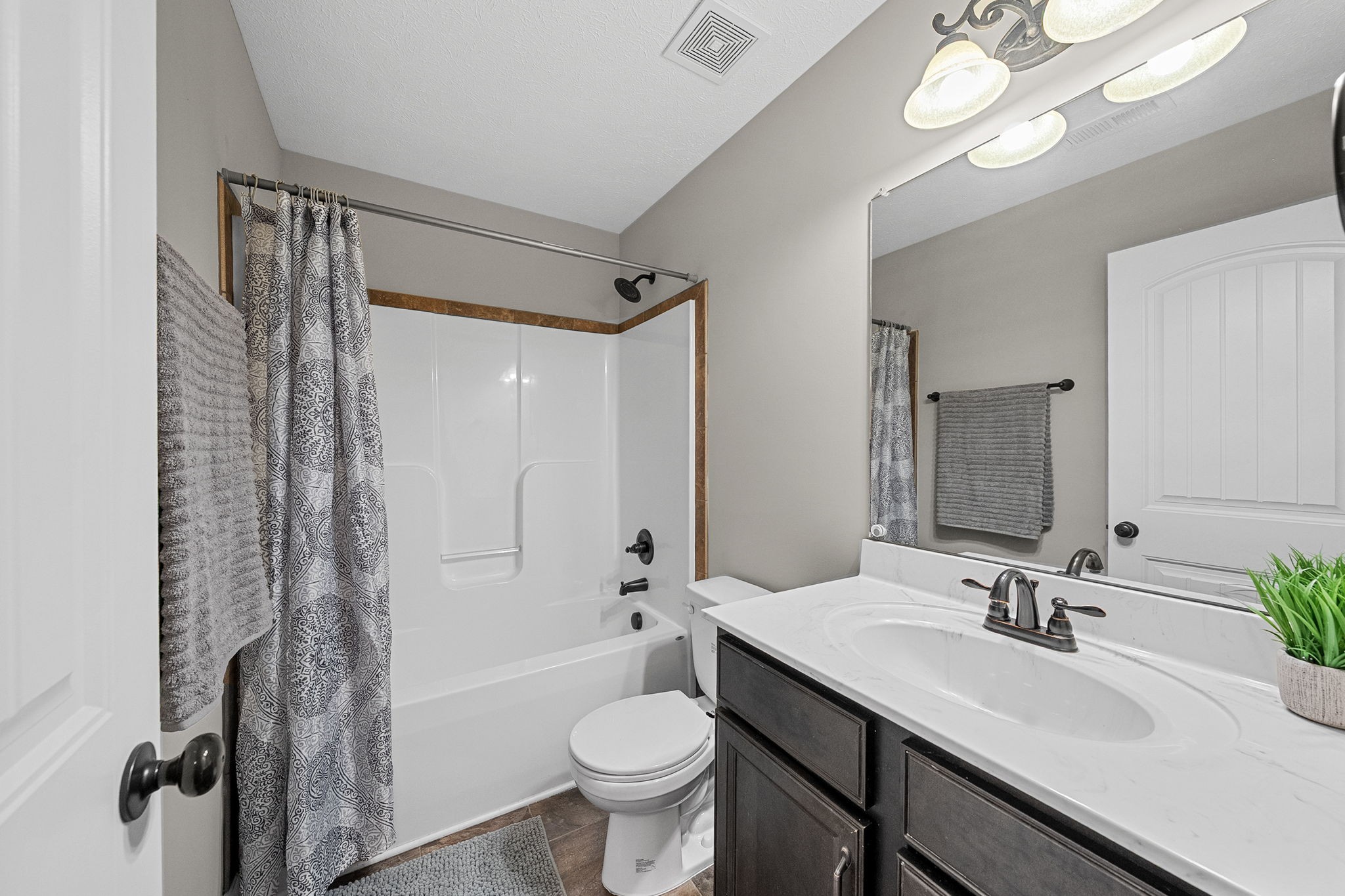 Clarksville, Tennessee 37040, United States, 4 Bedrooms Bedrooms, ,3 BathroomsBathrooms,Residential,Active,257007