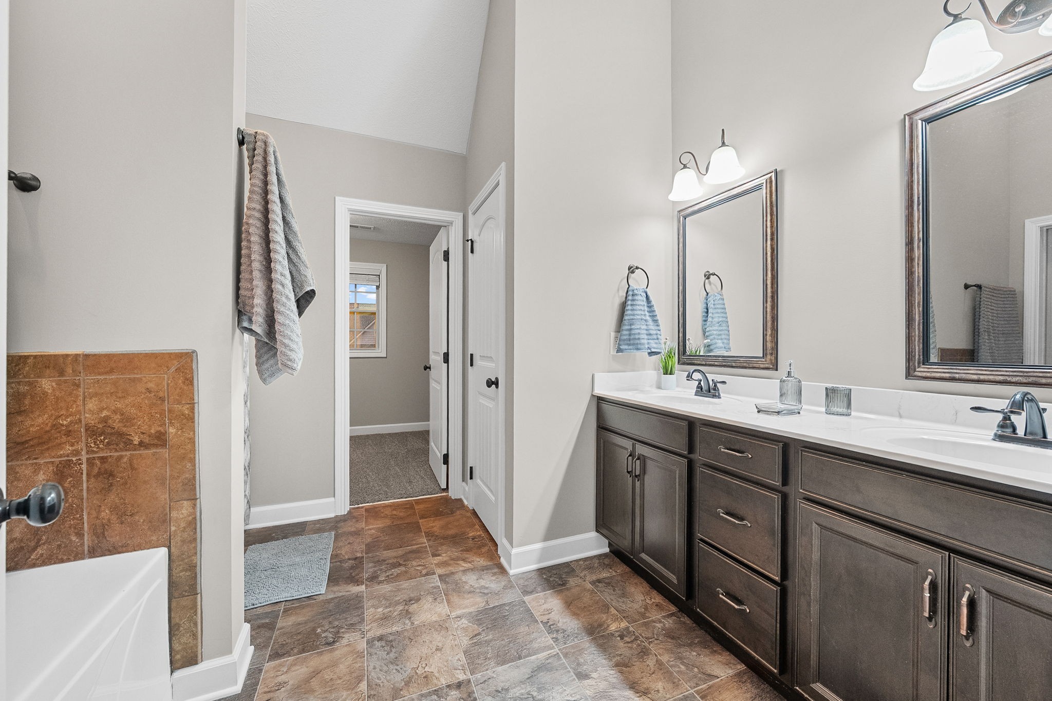 Clarksville, Tennessee 37040, United States, 4 Bedrooms Bedrooms, ,3 BathroomsBathrooms,Residential,Active,257007