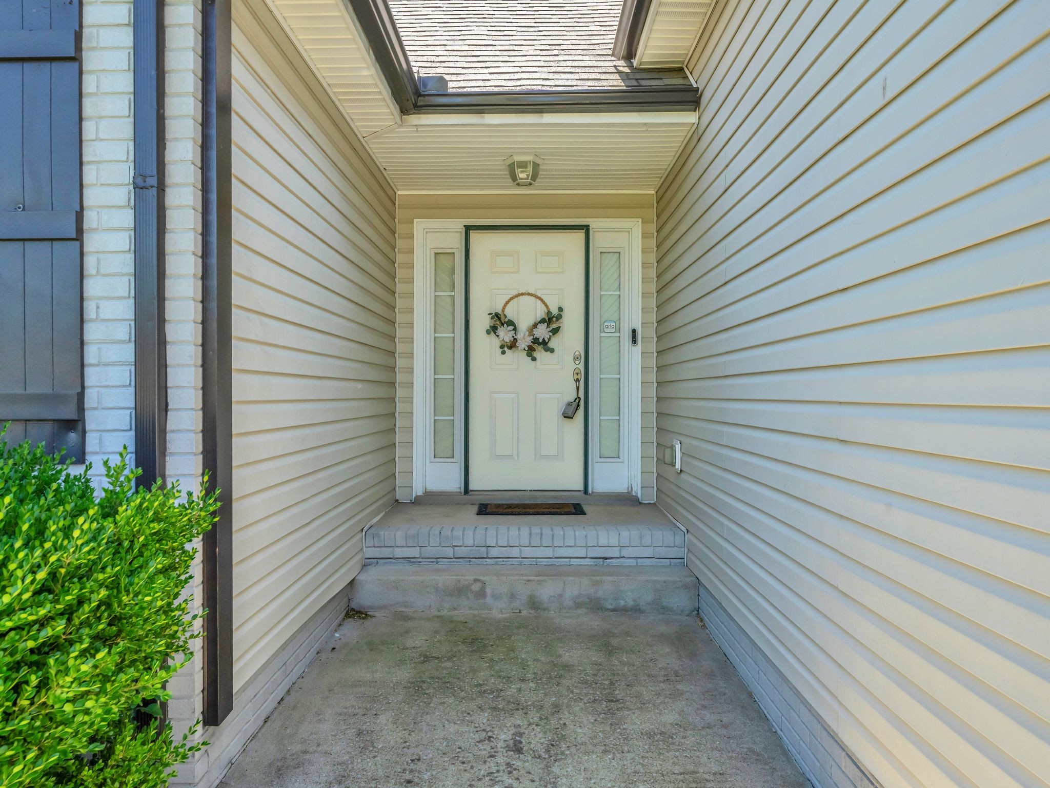 3825 Roscommon Way