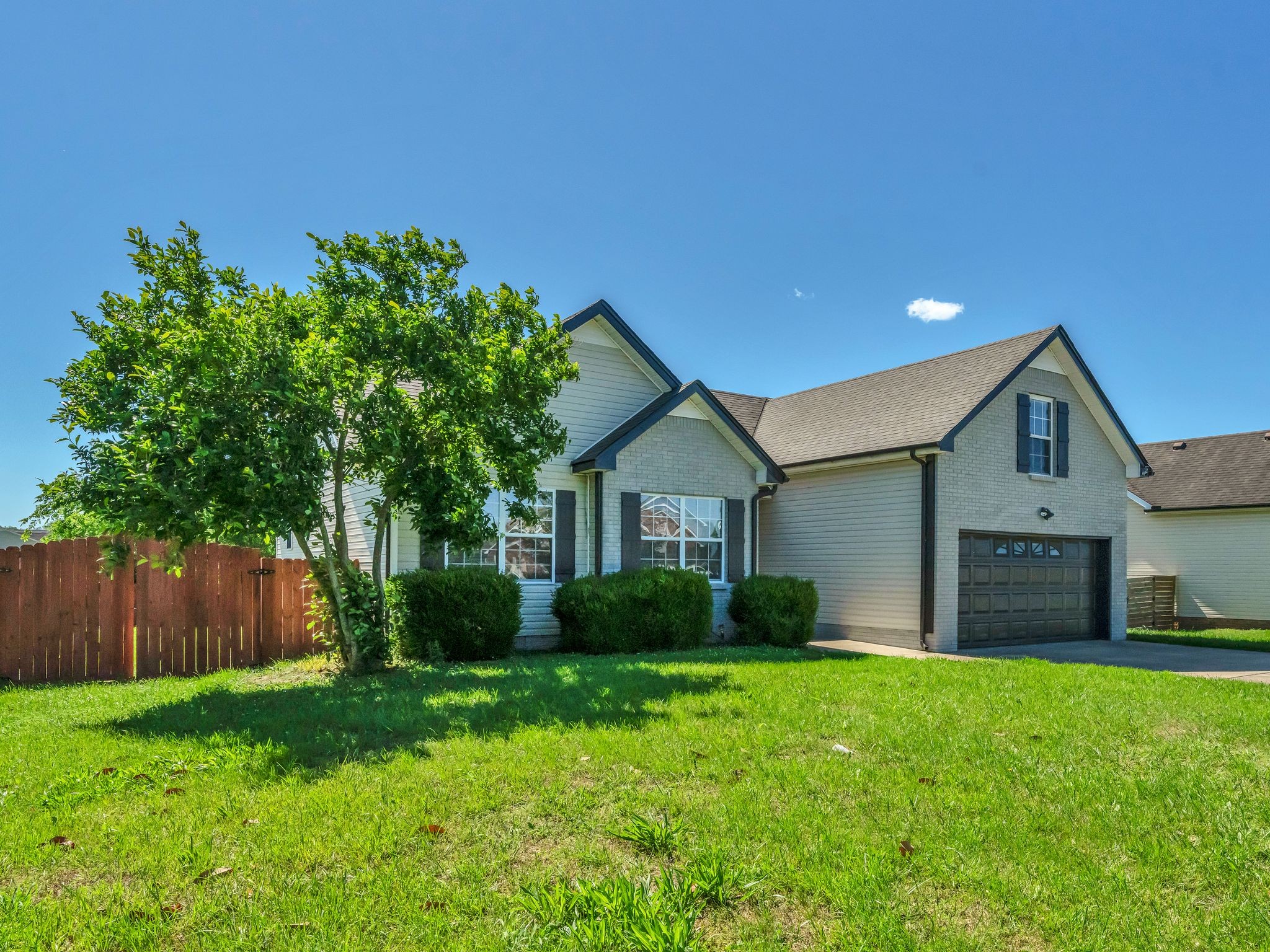 3825 Roscommon Way