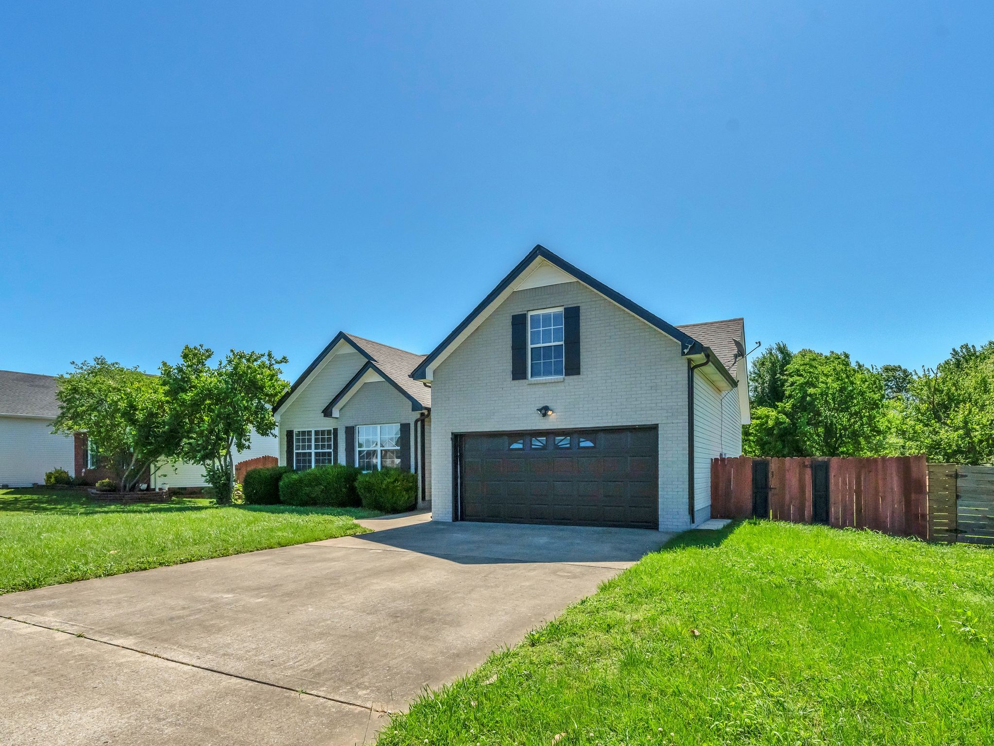 3825 Roscommon Way
