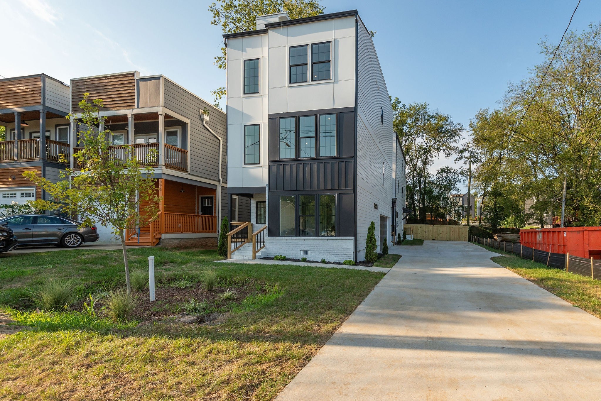 4.0-bed rental at 322a Queen Ave