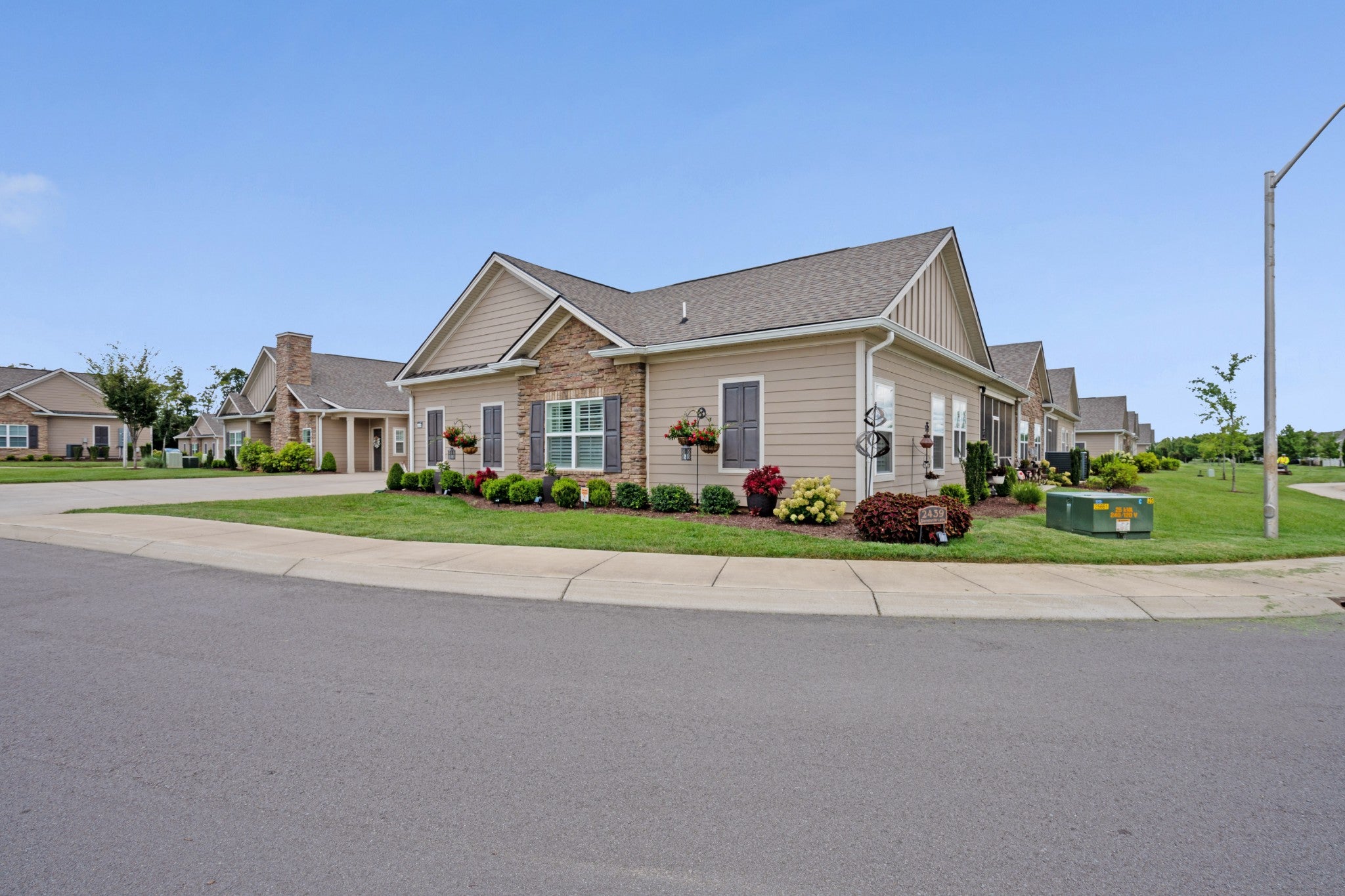 2439 Stonecenter Ln