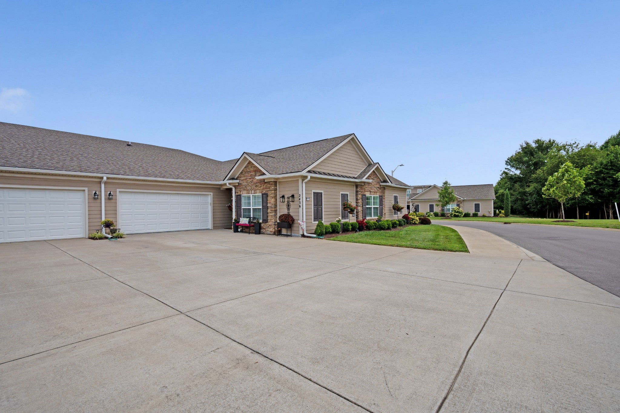 2439 Stonecenter Ln