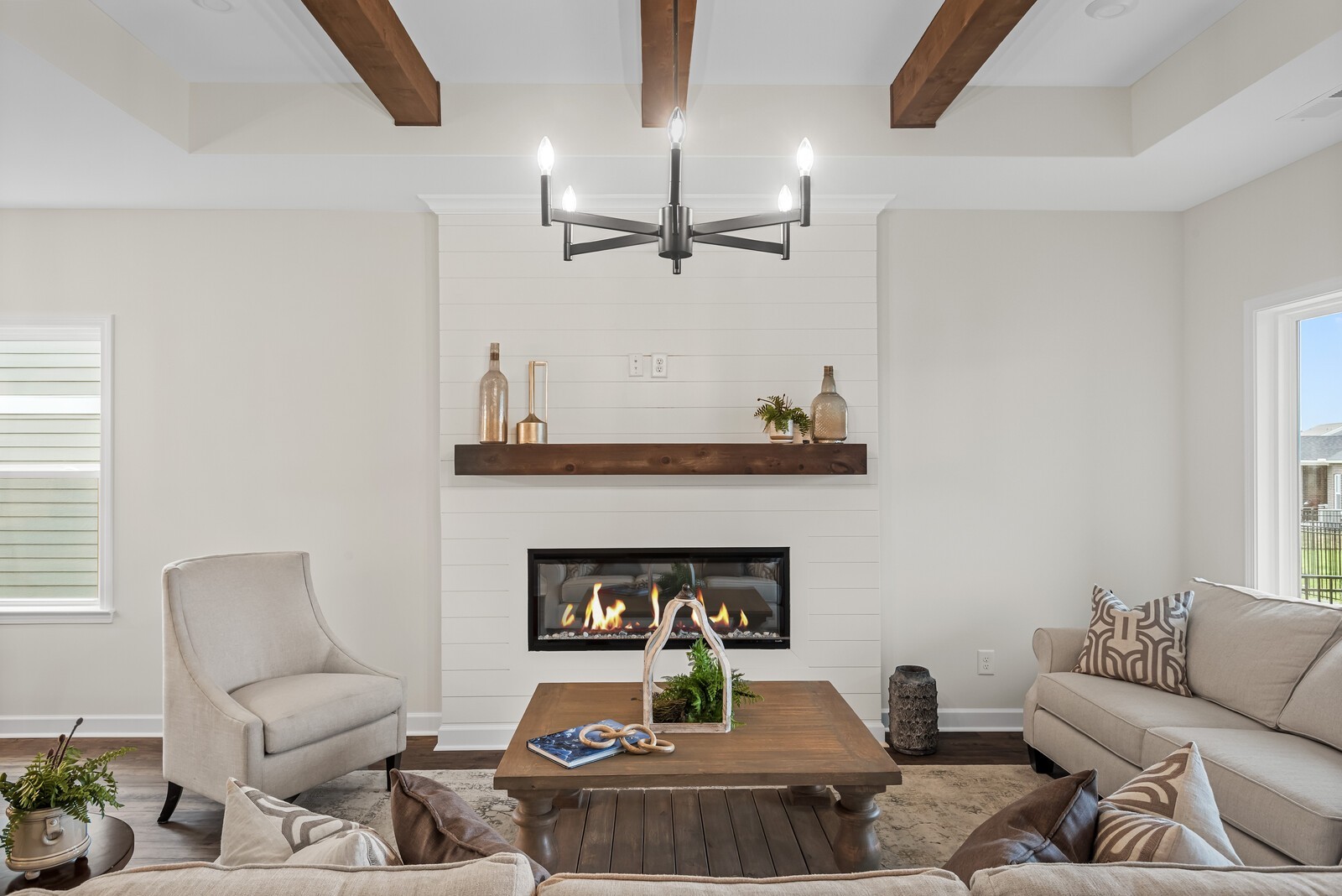 1925 Hildebrand Lane