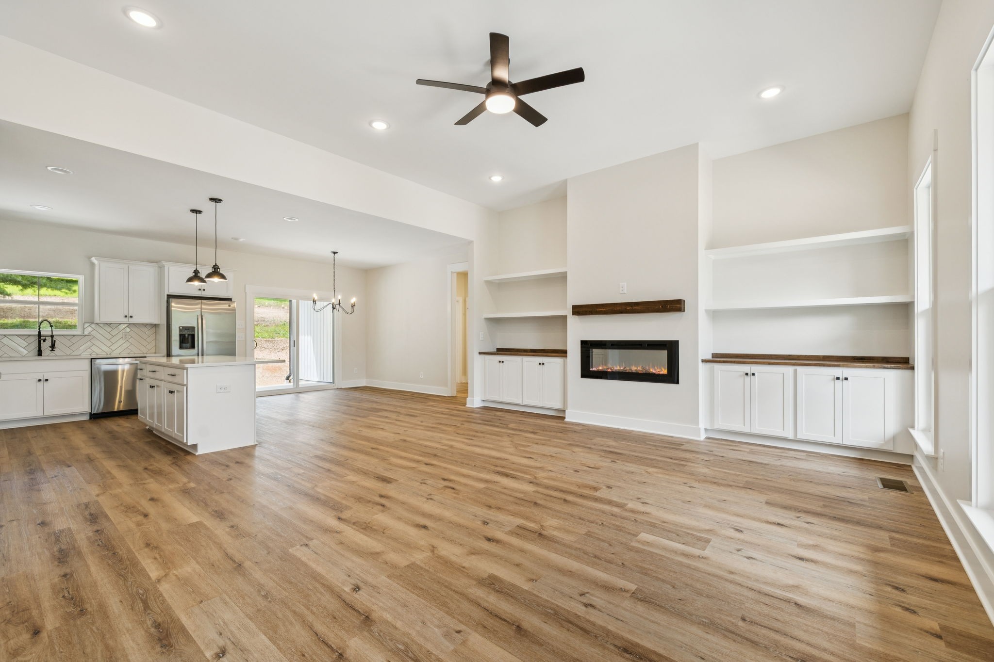 338 Woodland Creek Dr
