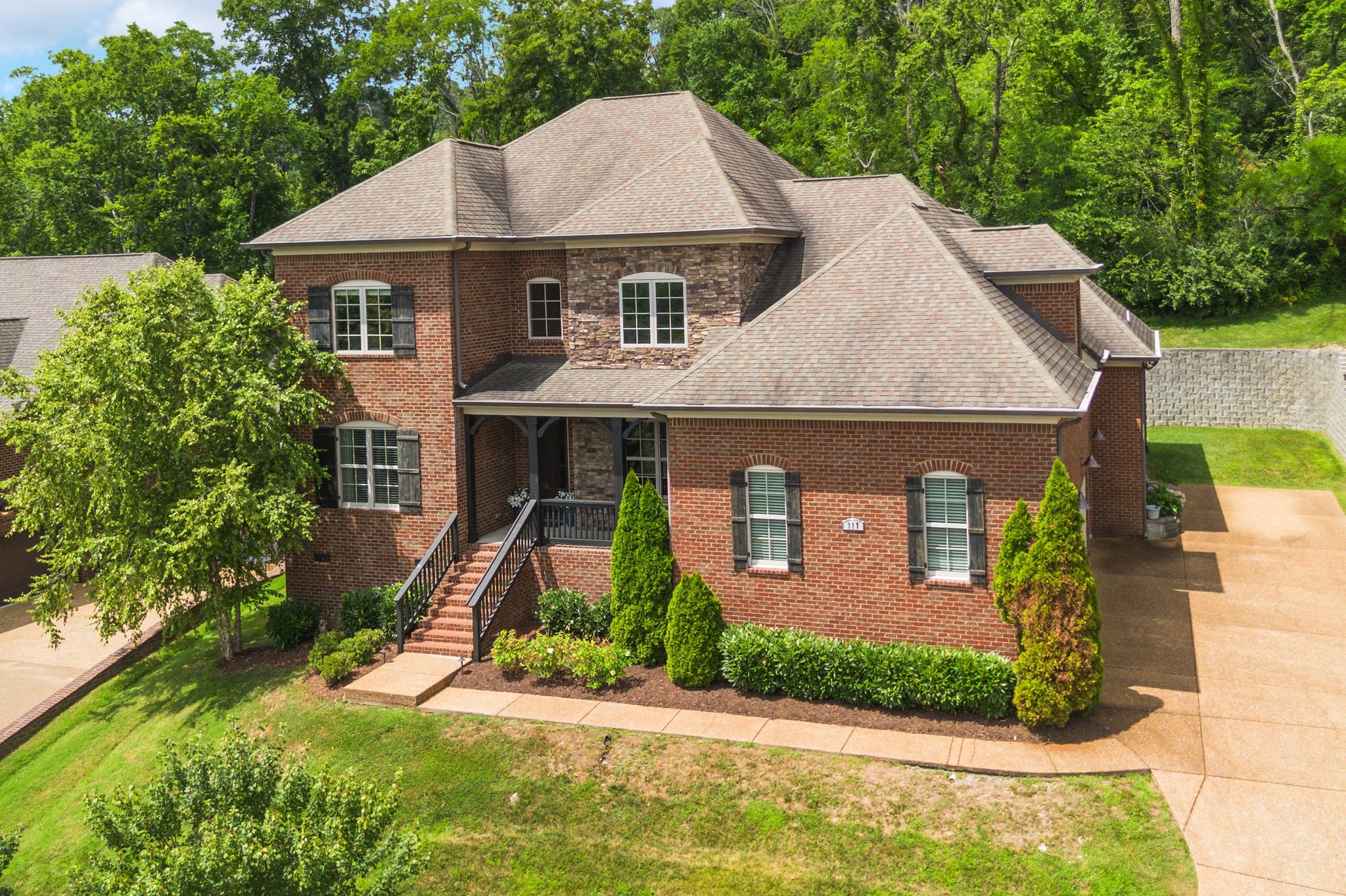 317 Holcombe Ln