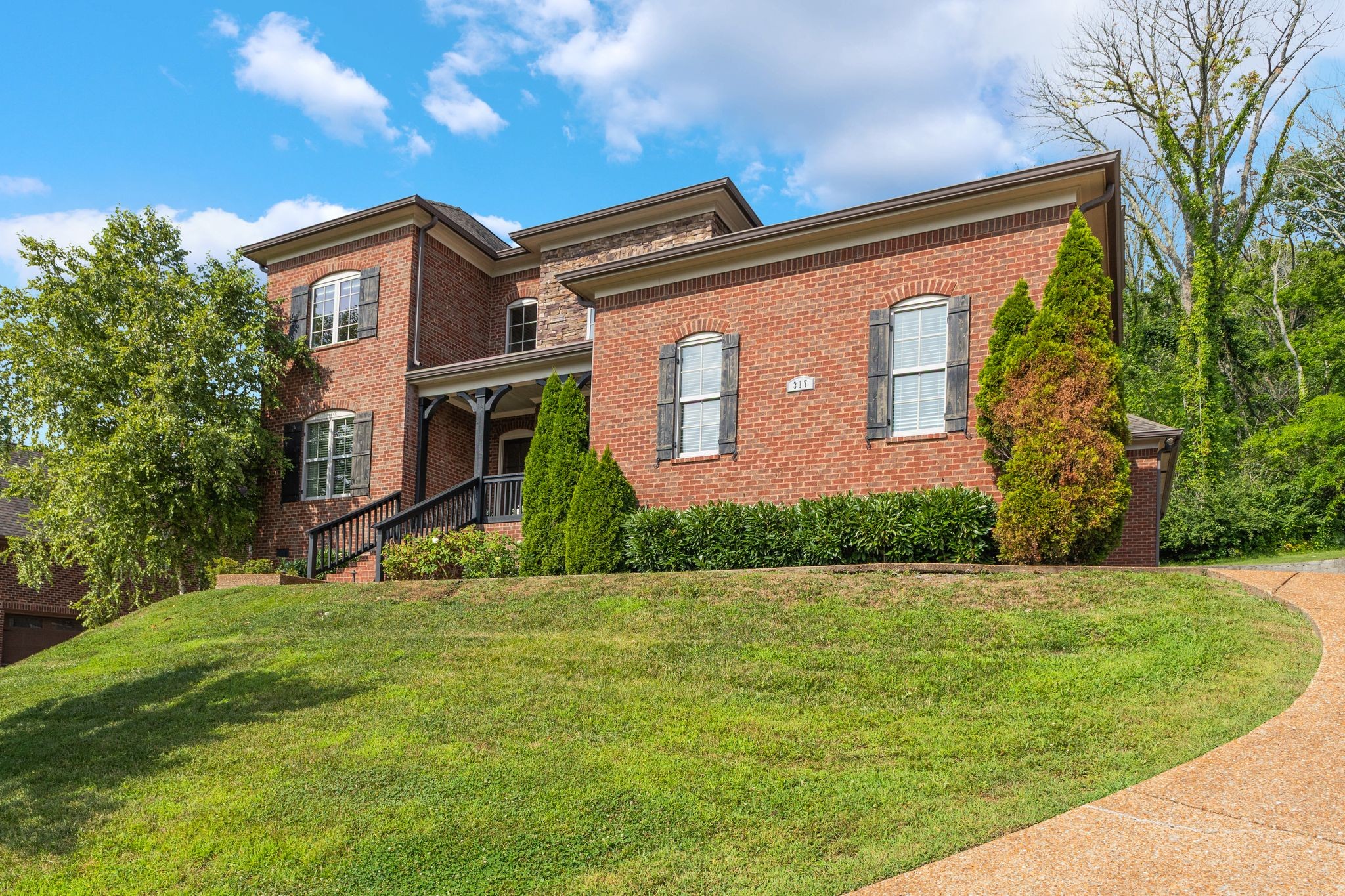 317 Holcombe Ln