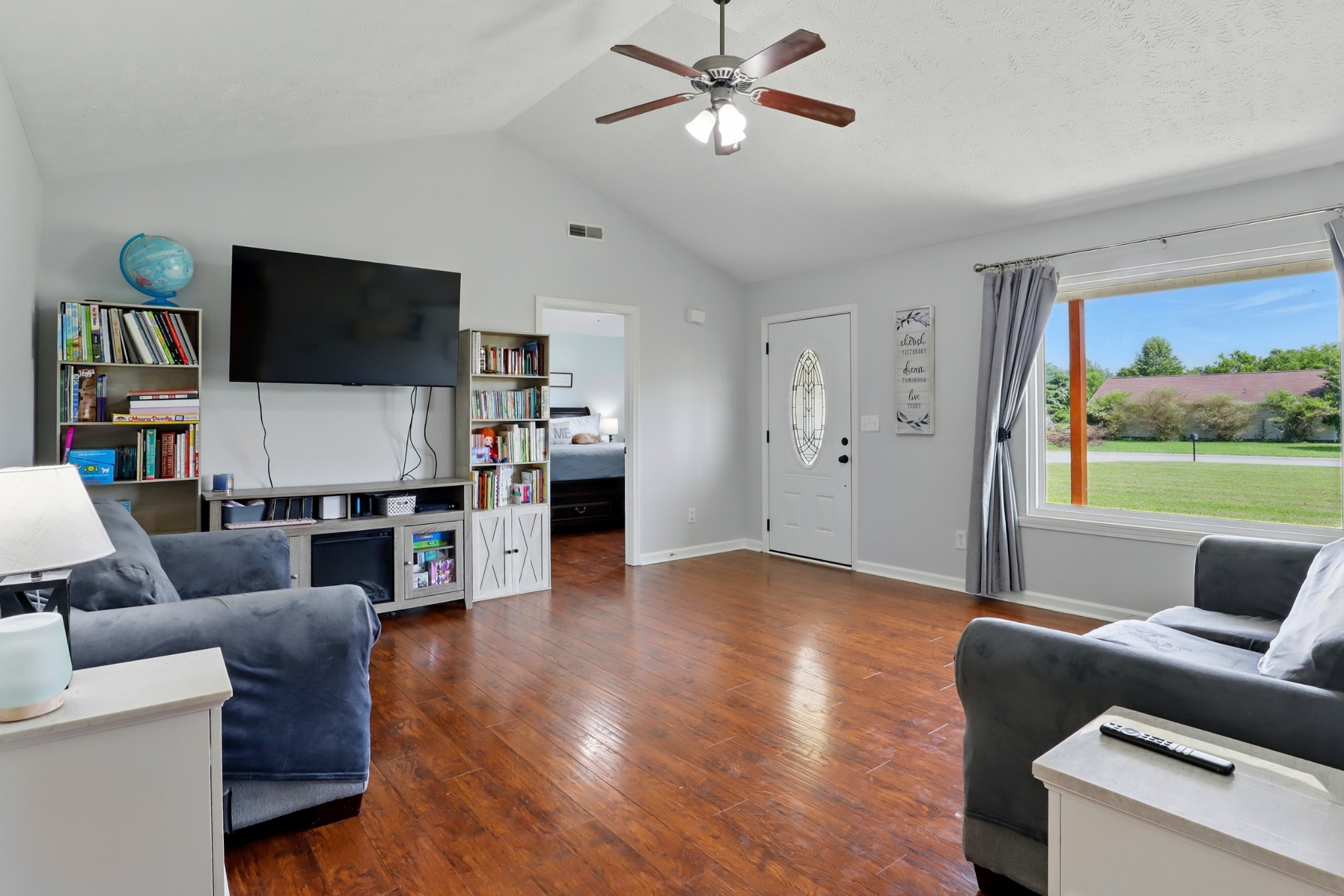 205 Highland Oaks Dr