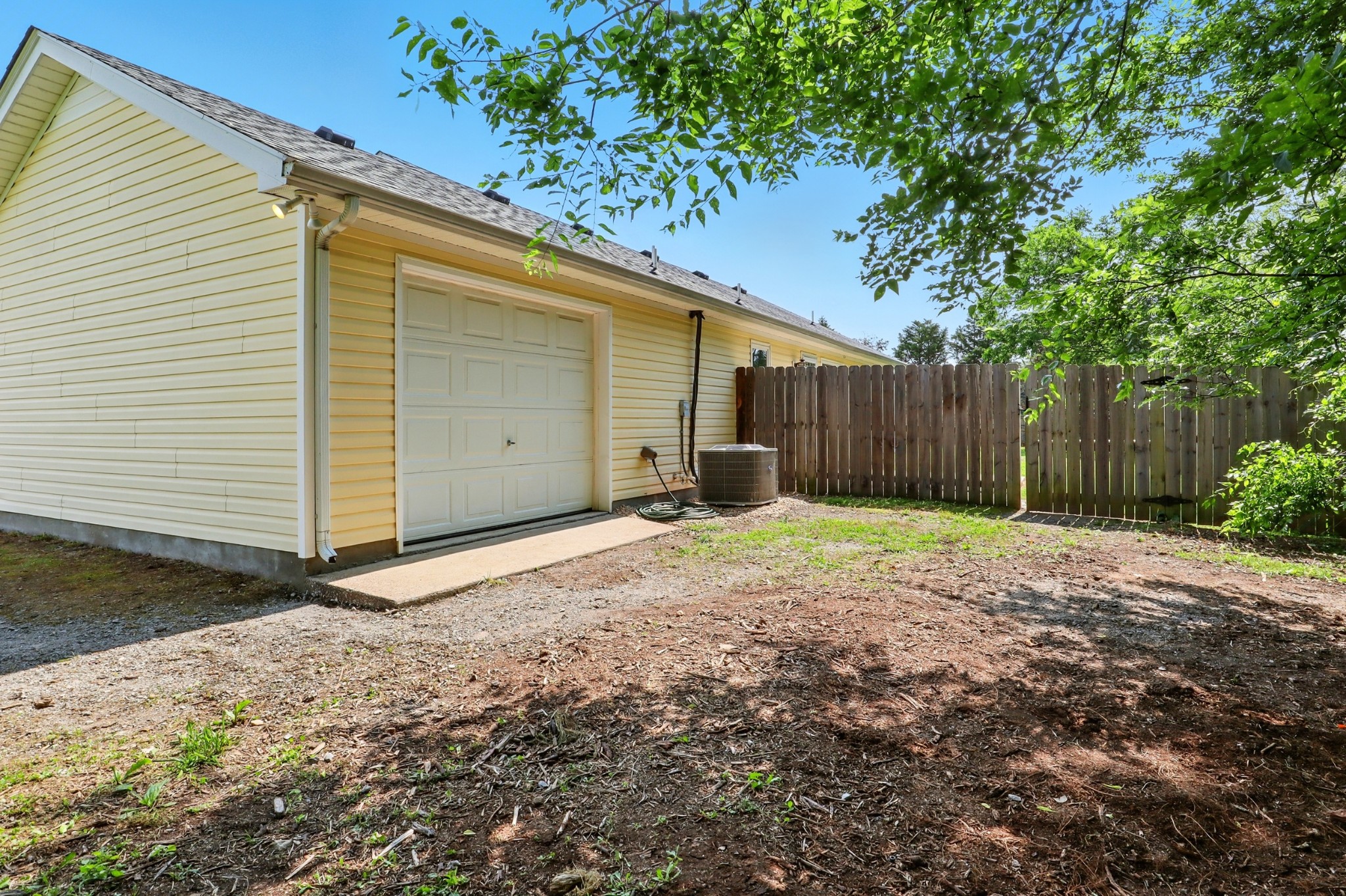 205 Highland Oaks Dr