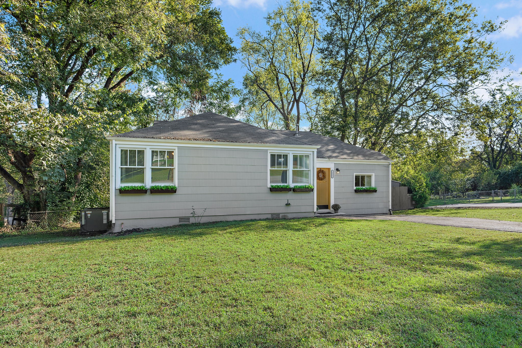 1525 Norvel Ave