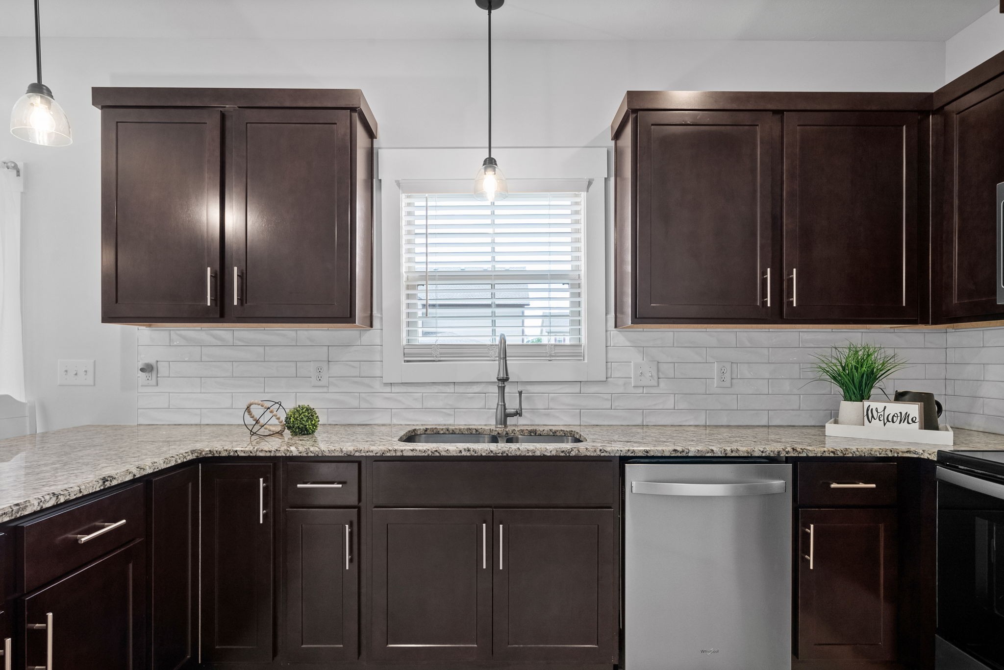 Clarksville, Tennessee 37040, United States, 4 Bedrooms Bedrooms, ,3 BathroomsBathrooms,Residential,Active,195494