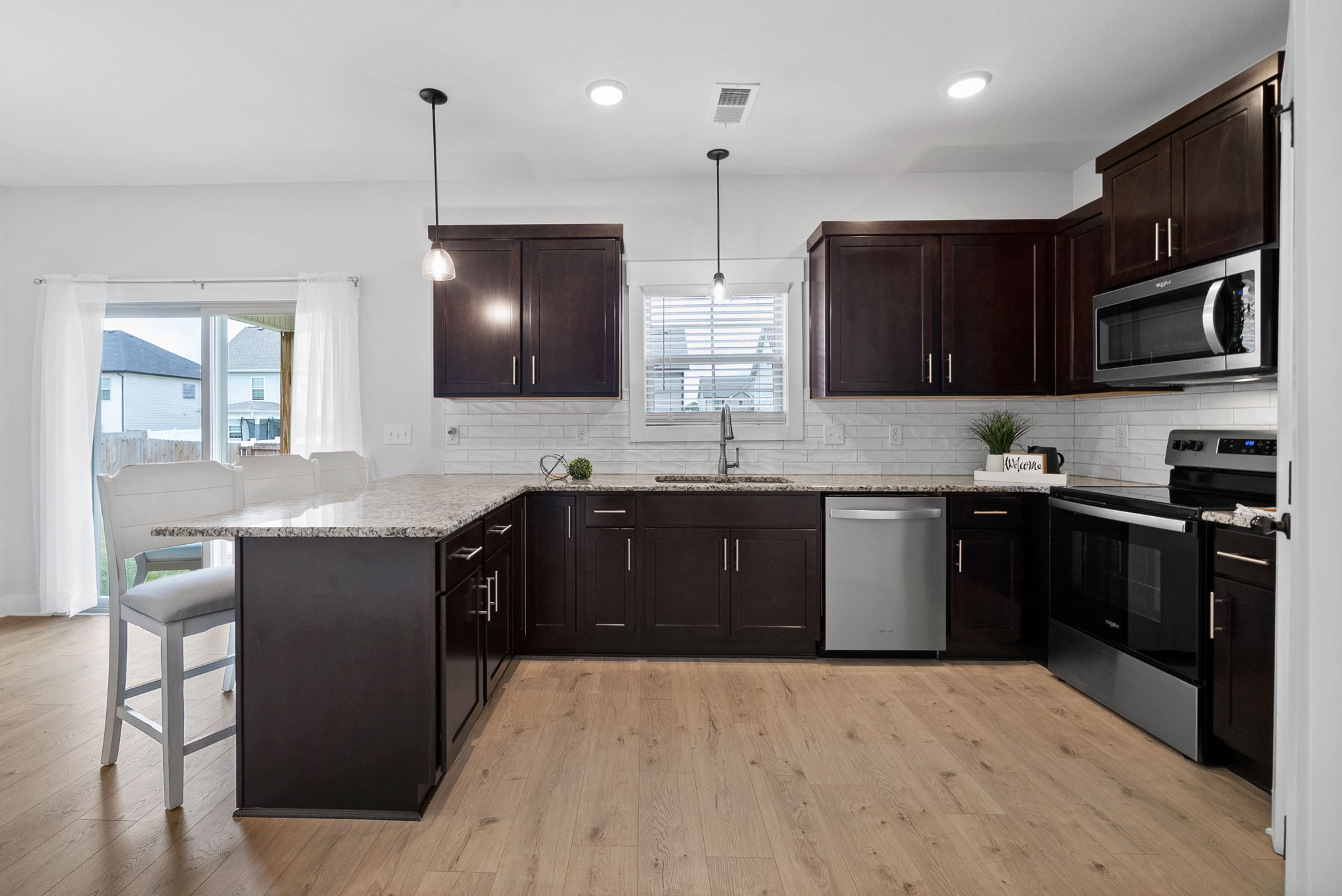 Clarksville, Tennessee 37040, United States, 4 Bedrooms Bedrooms, ,3 BathroomsBathrooms,Residential,Active,195494