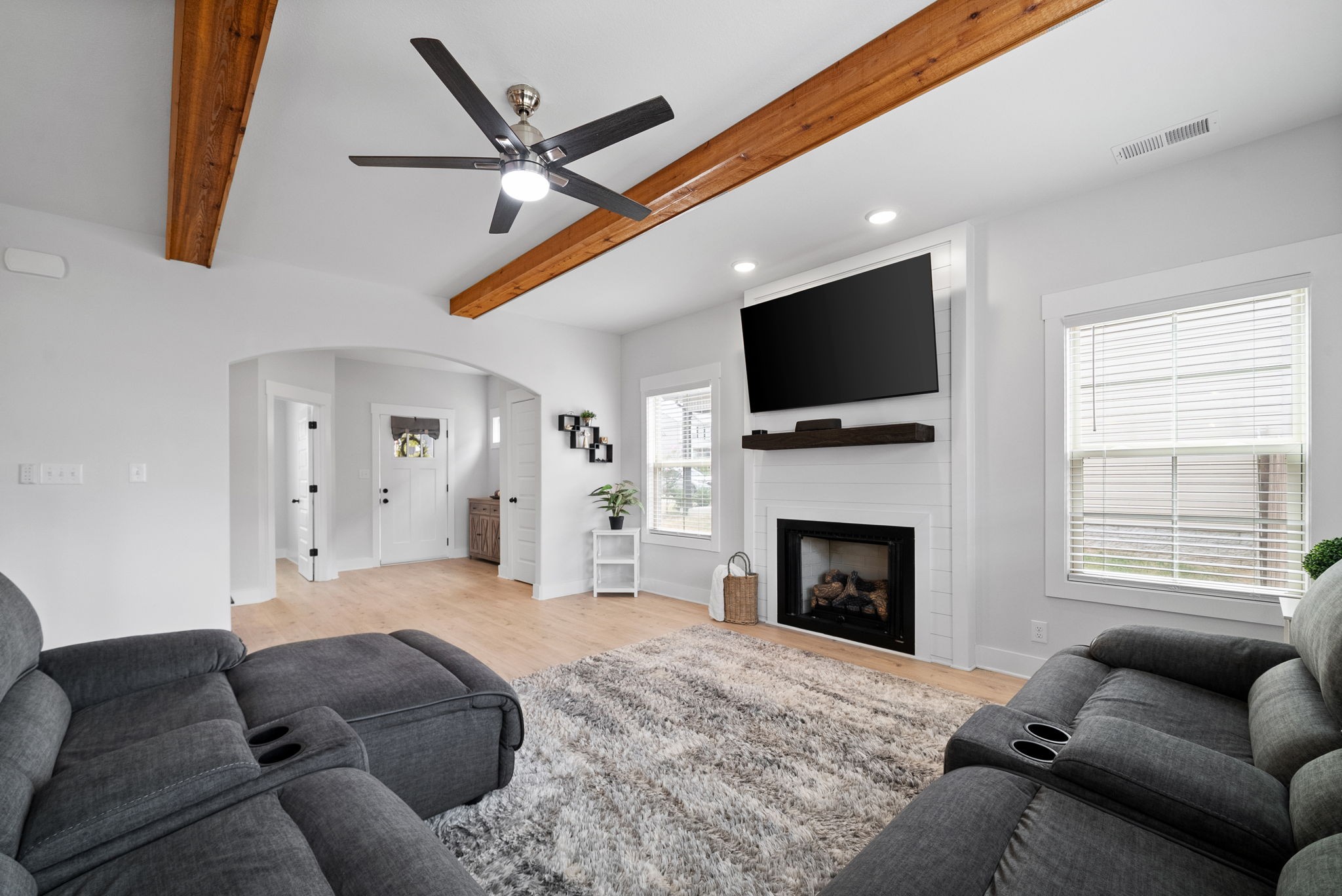 Clarksville, Tennessee 37040, United States, 4 Bedrooms Bedrooms, ,3 BathroomsBathrooms,Residential,Active,195494