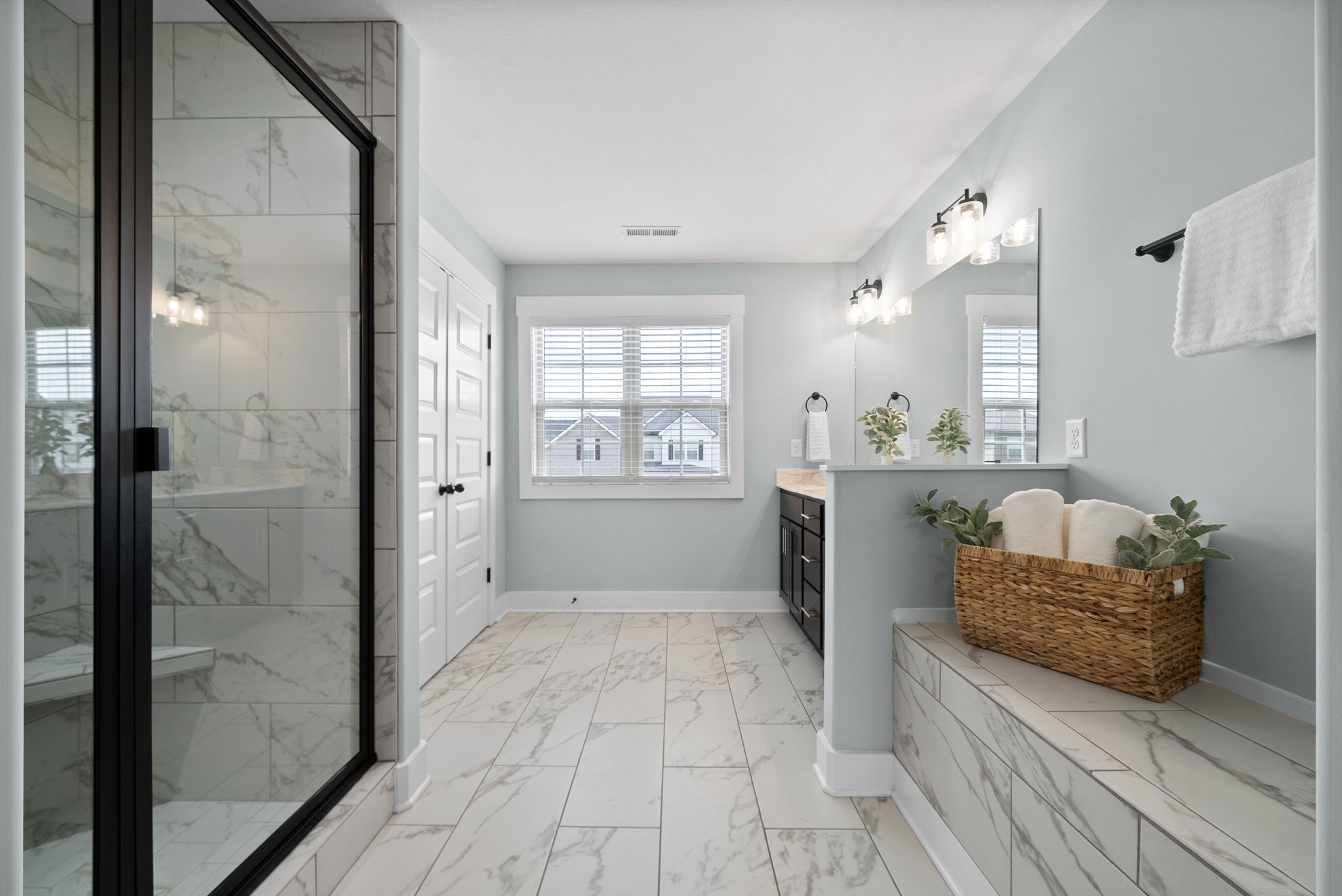 Clarksville, Tennessee 37040, United States, 4 Bedrooms Bedrooms, ,3 BathroomsBathrooms,Residential,Active,195494