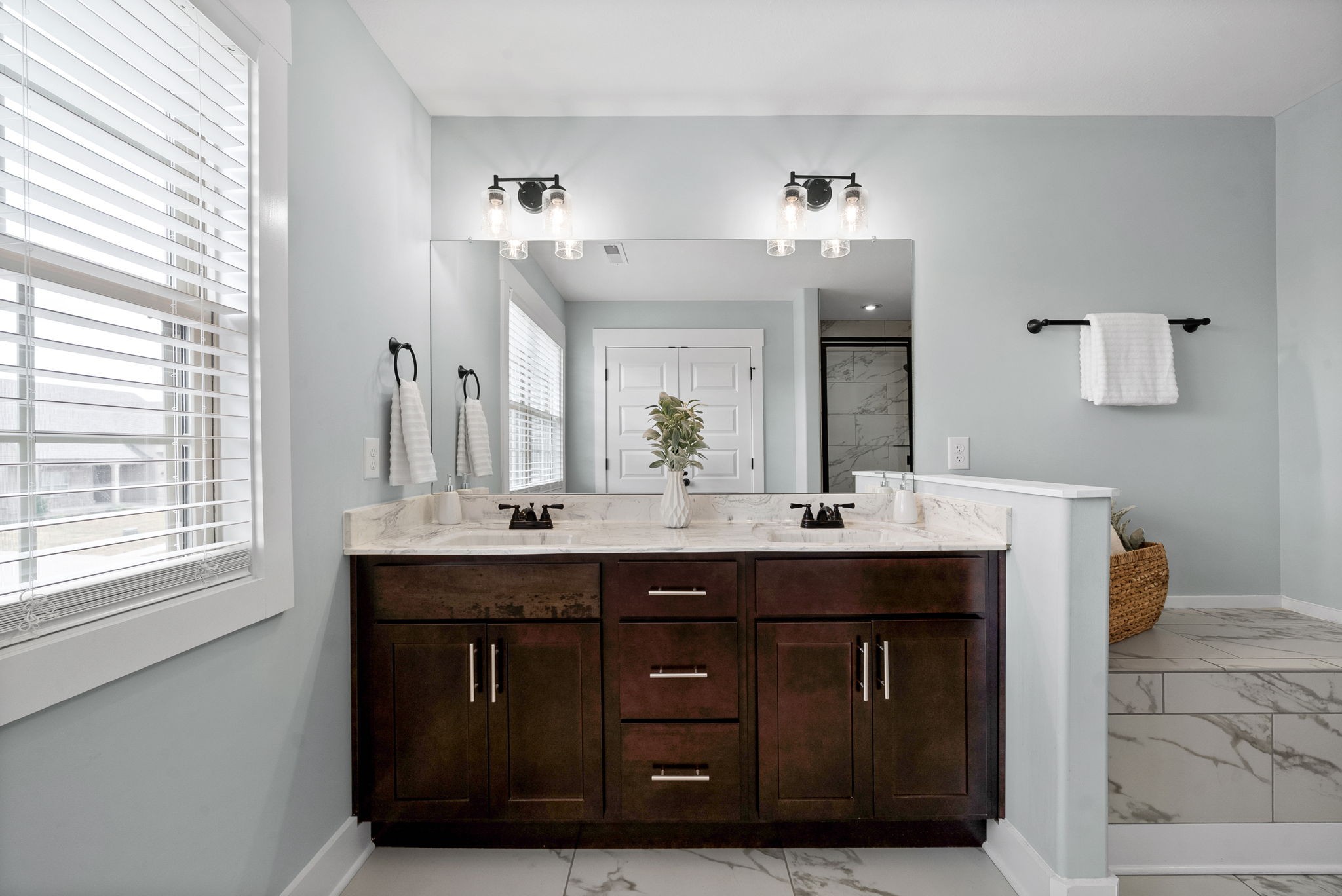 Clarksville, Tennessee 37040, United States, 4 Bedrooms Bedrooms, ,3 BathroomsBathrooms,Residential,Active,195494