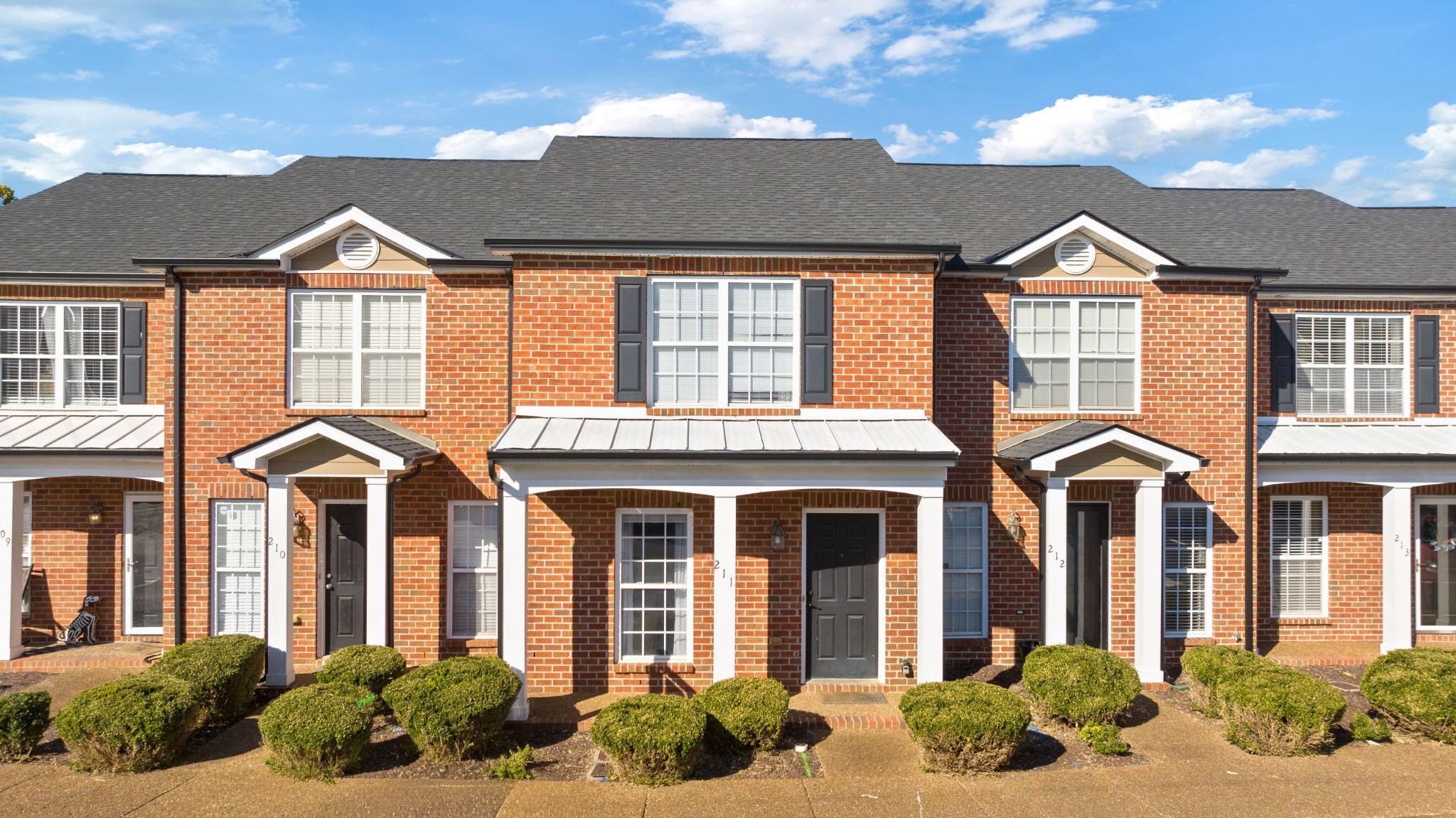 211 Stewarts Landing Cir