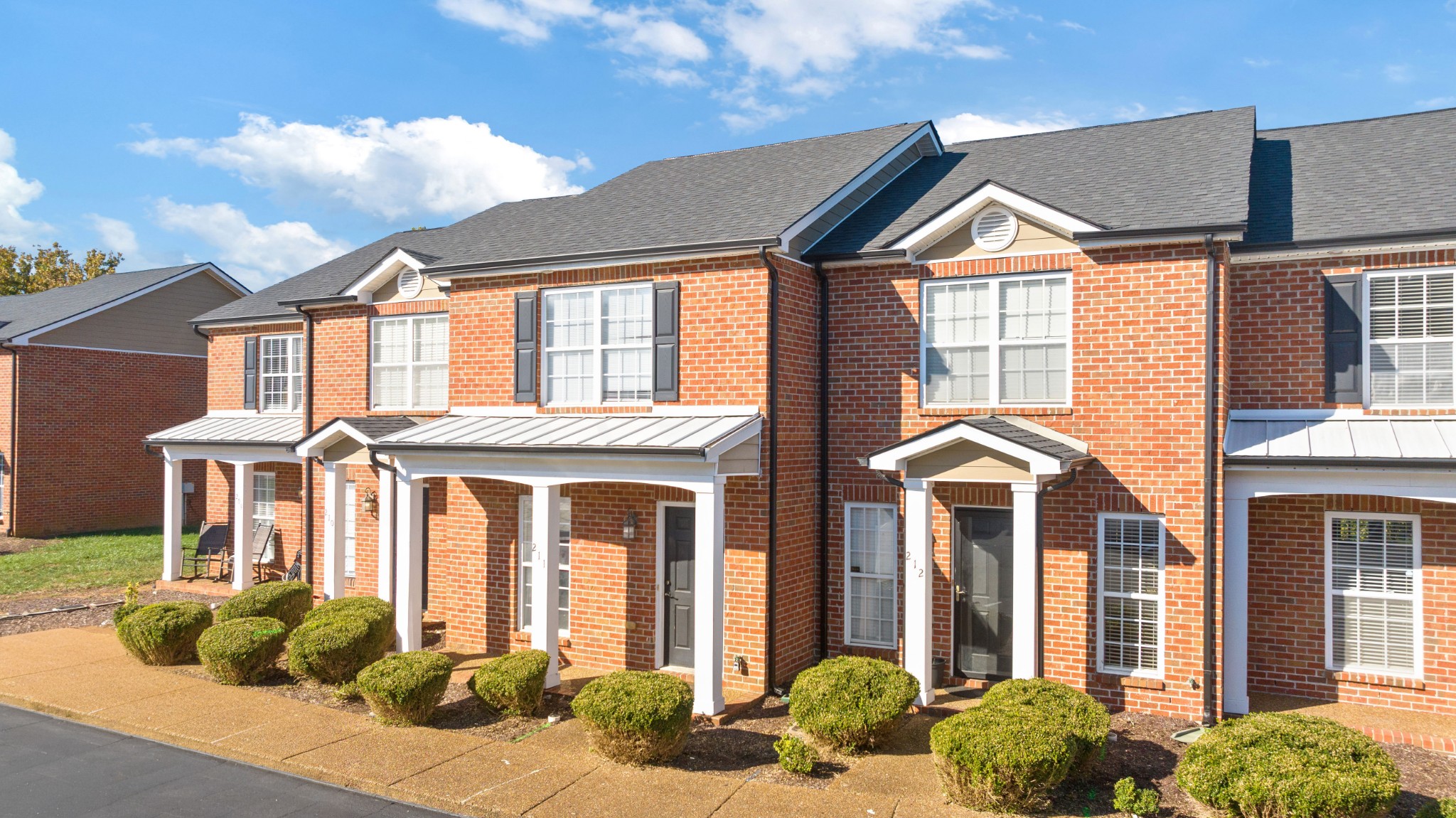 211 Stewarts Landing Cir