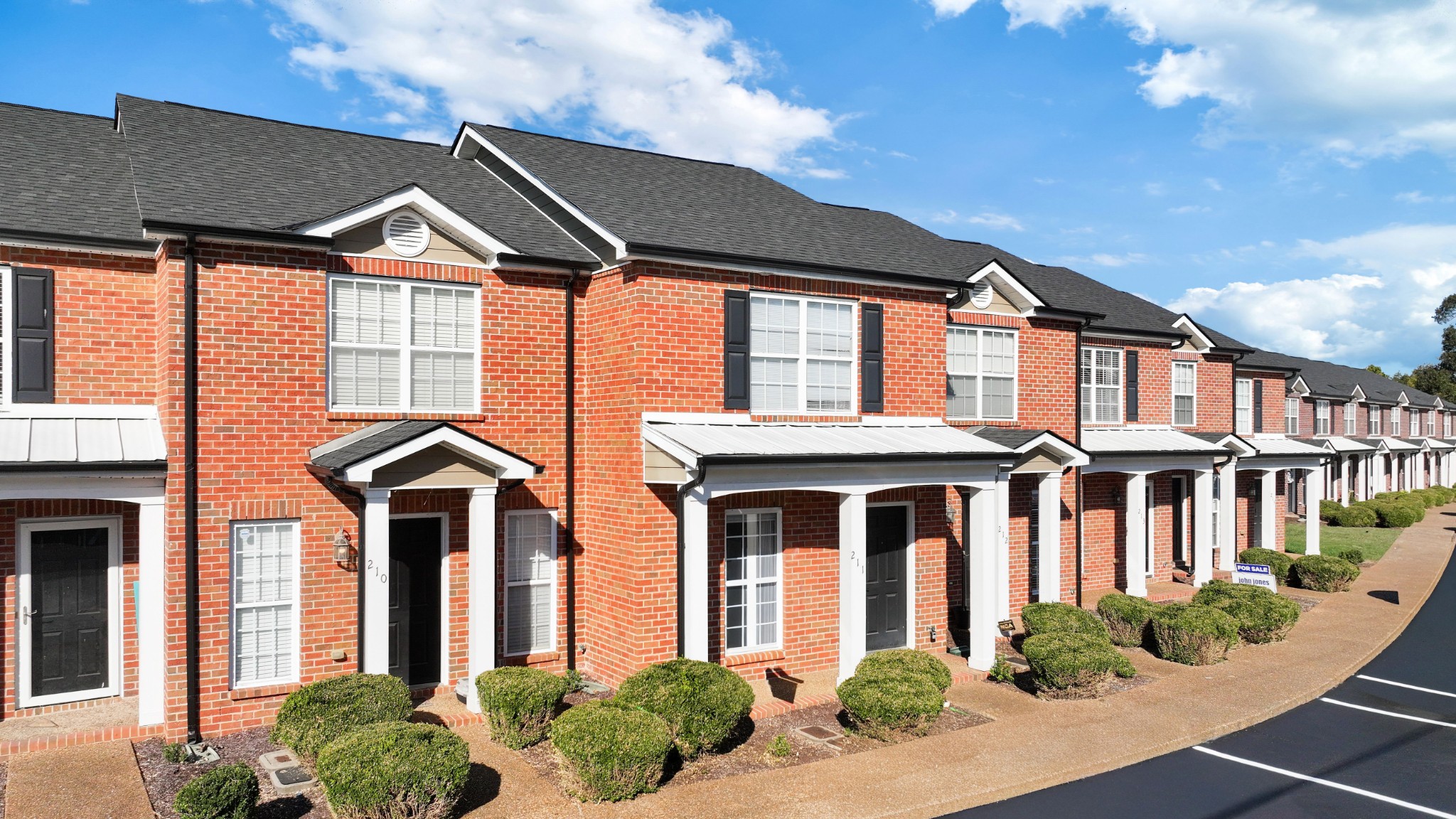 211 Stewarts Landing Cir