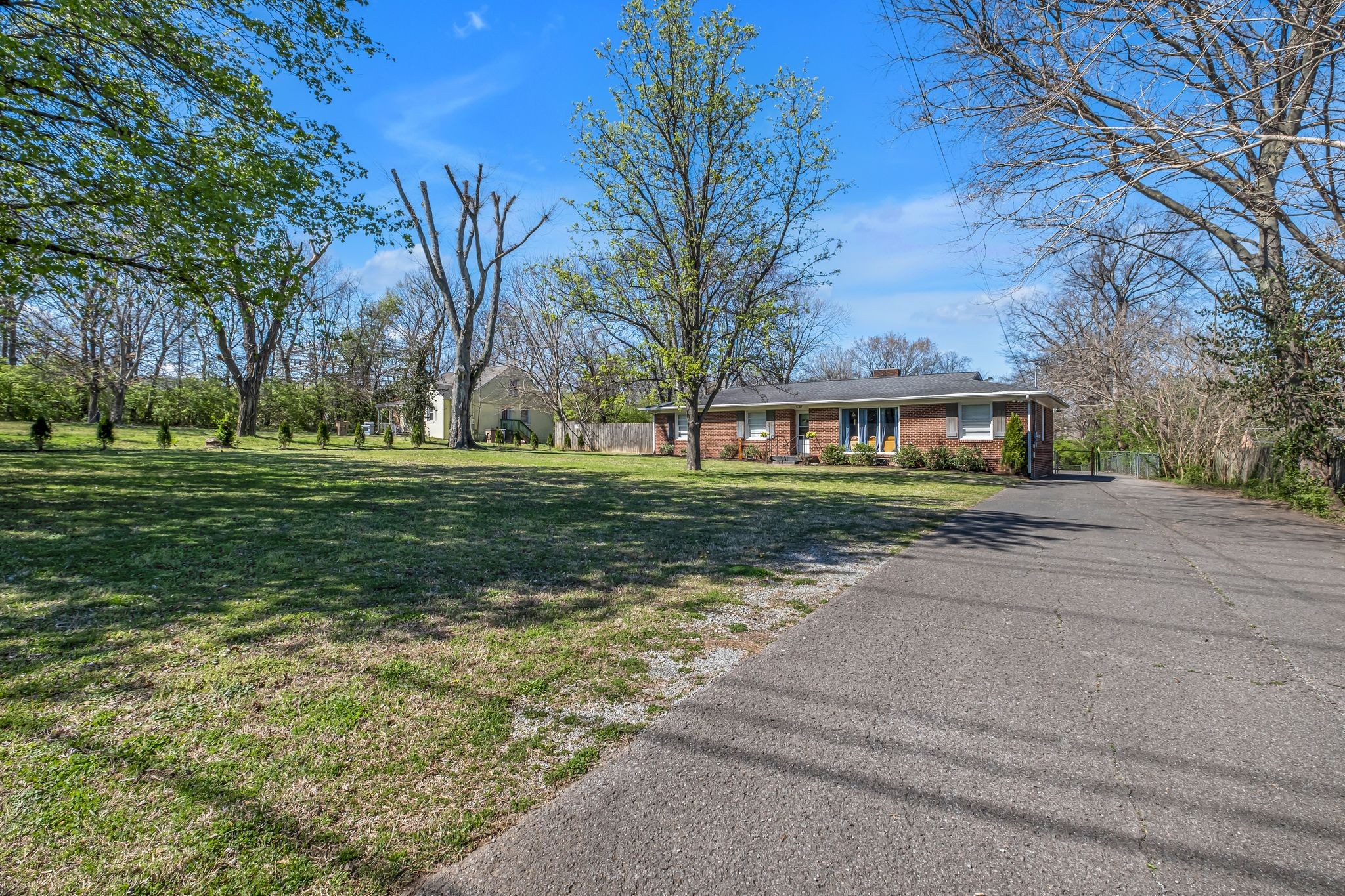 326 Walton Ln