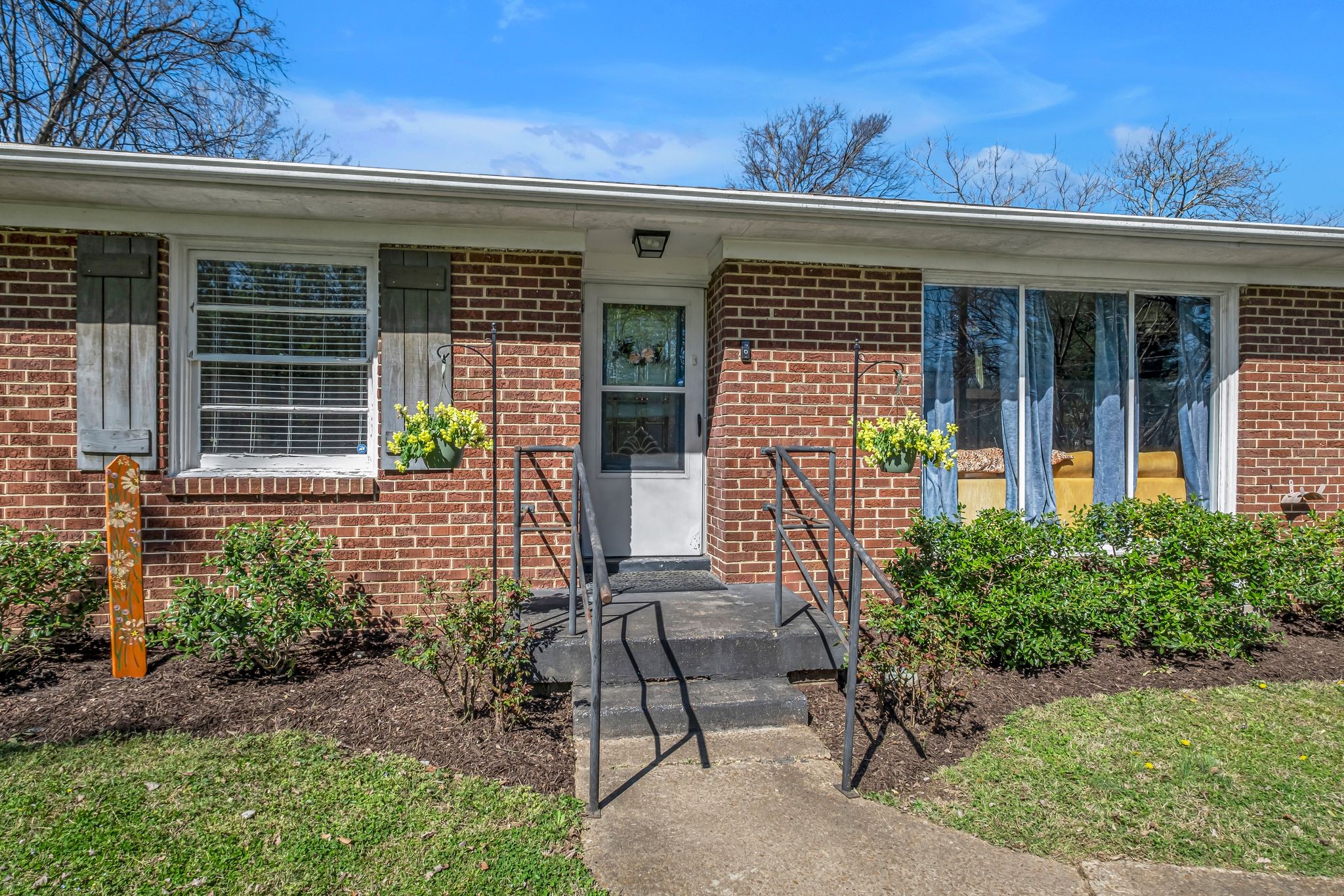 326 Walton Ln