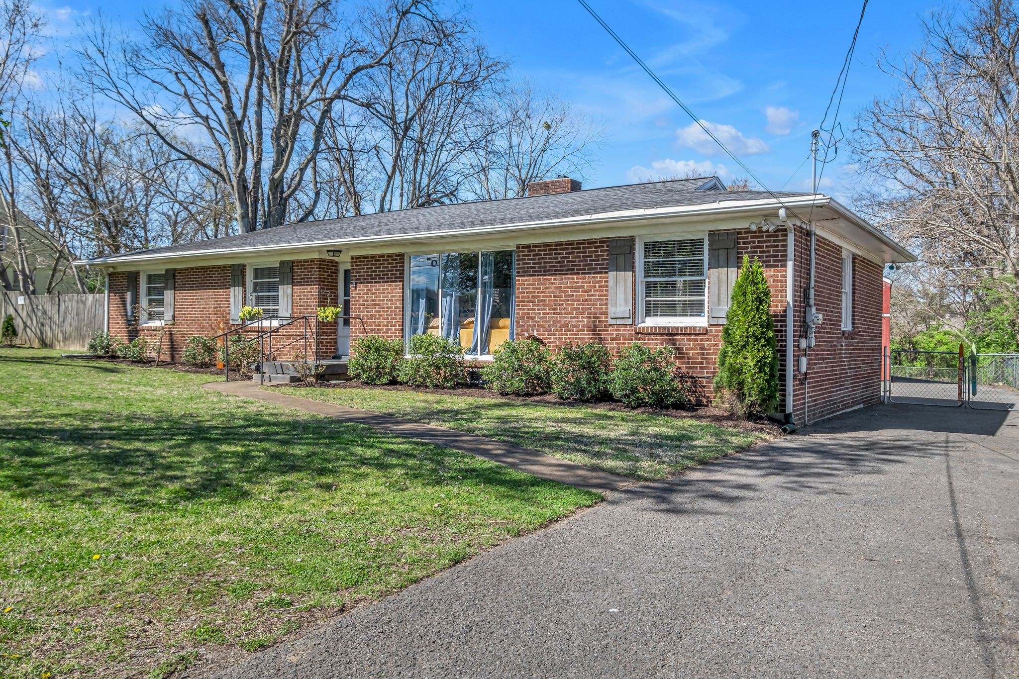 326 Walton Ln