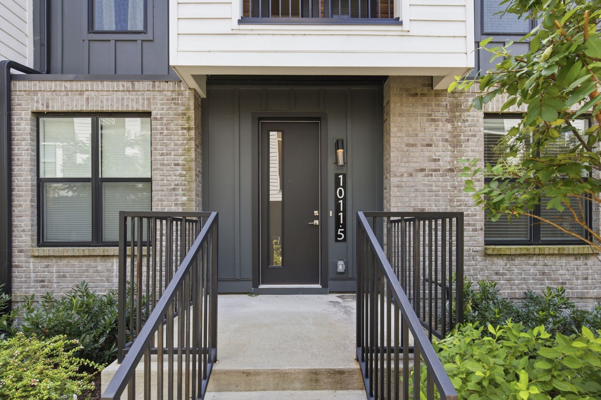 1011 44th Ave N 5