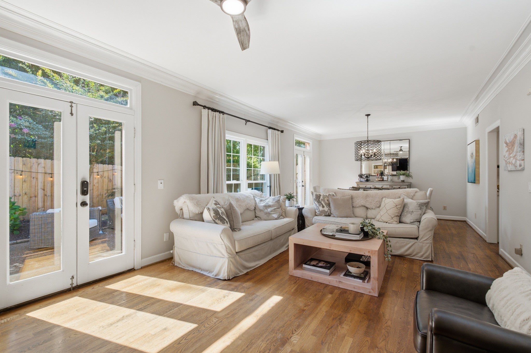 8 Sharonwood Dr
