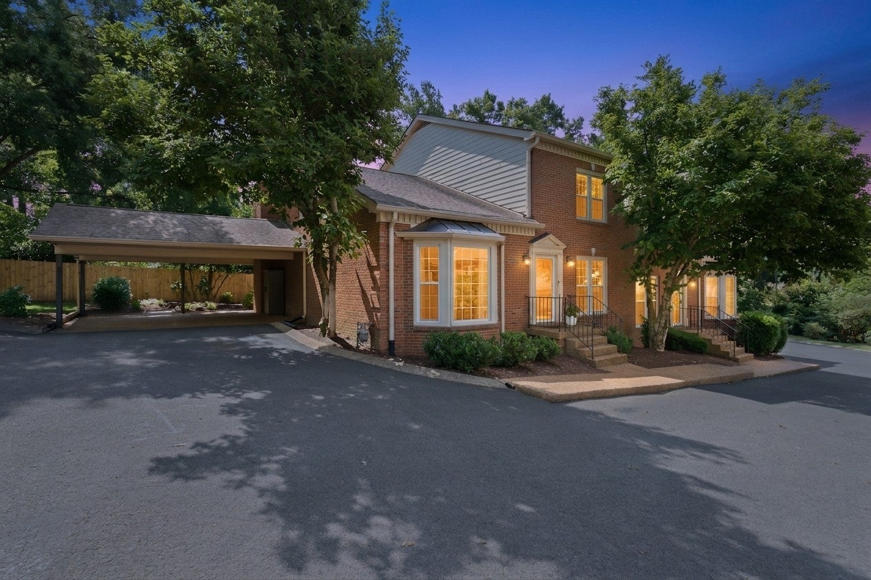 3-bed listing at 8 Sharonwood Dr, Nashville
