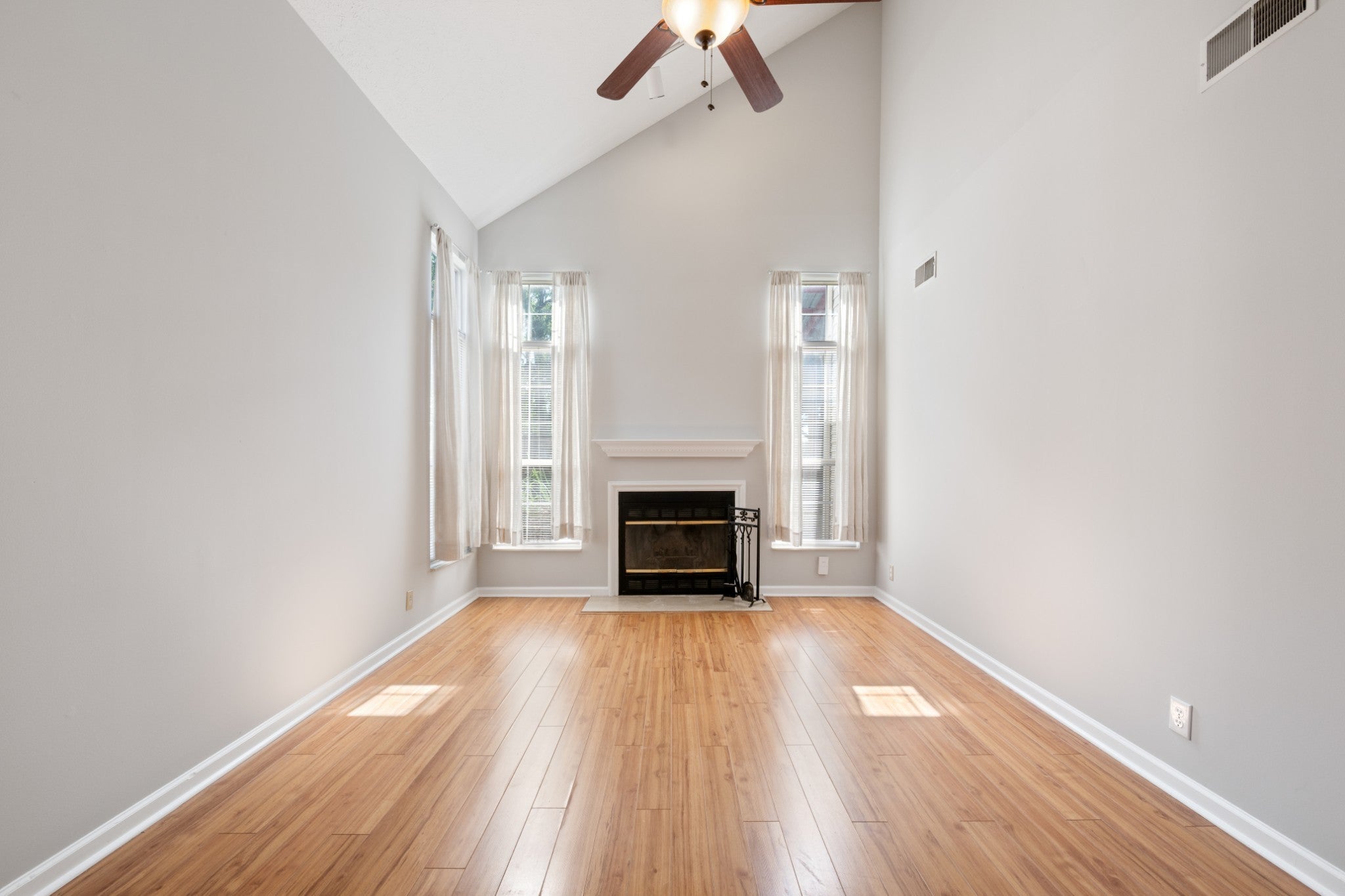 807 Bexhill Ct N