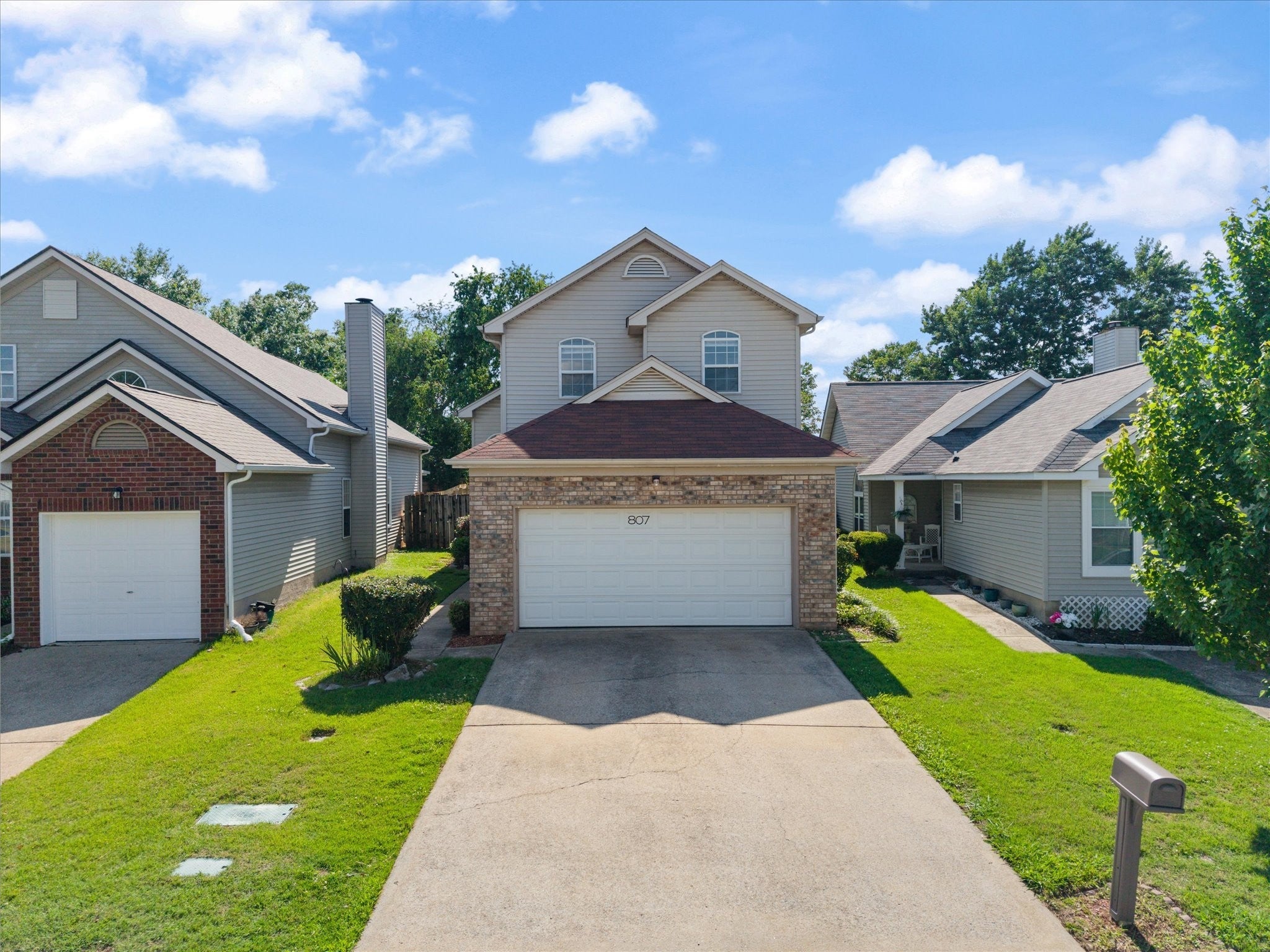 807 Bexhill Ct N