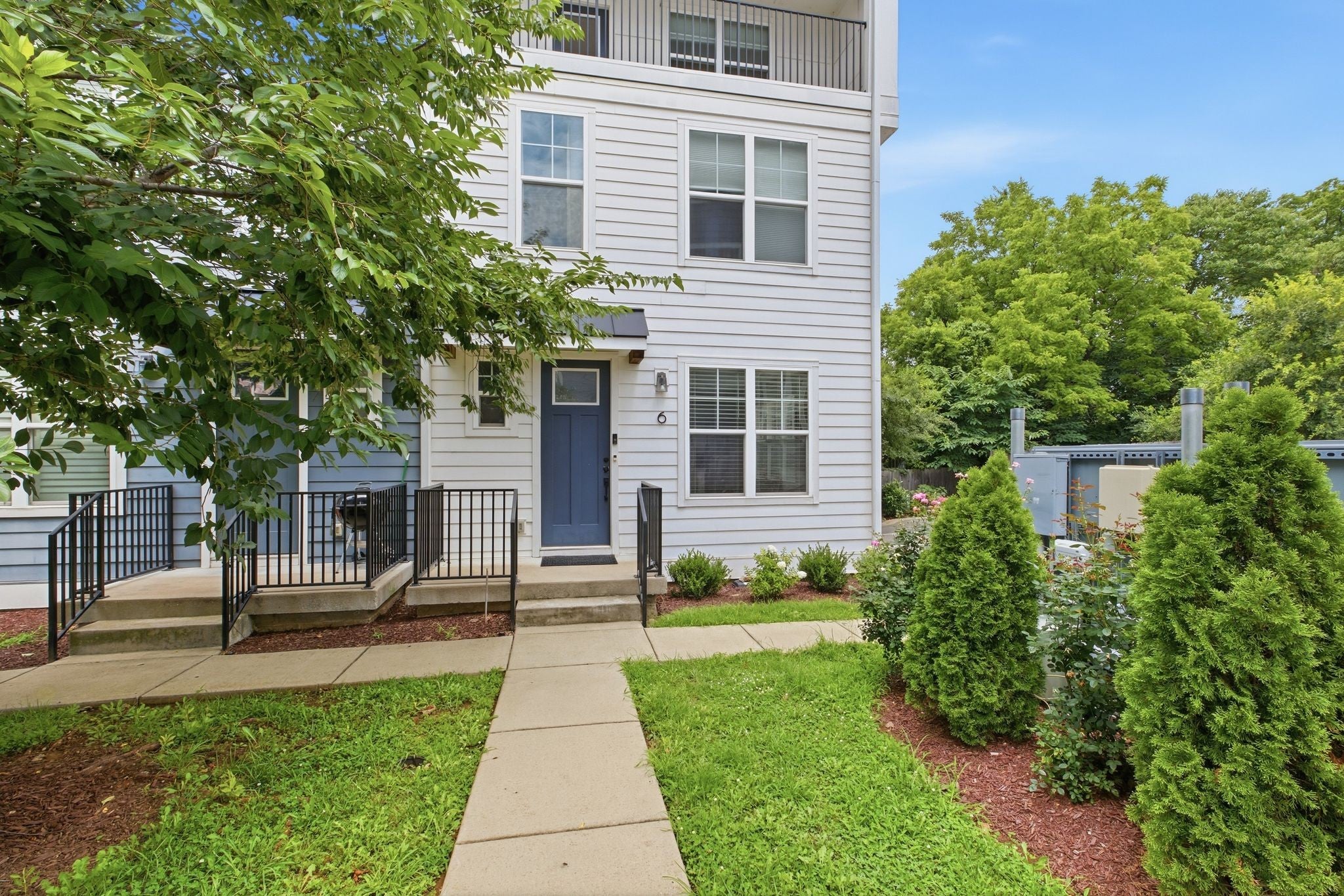 2.0-bed rental at 105 Duke St 6