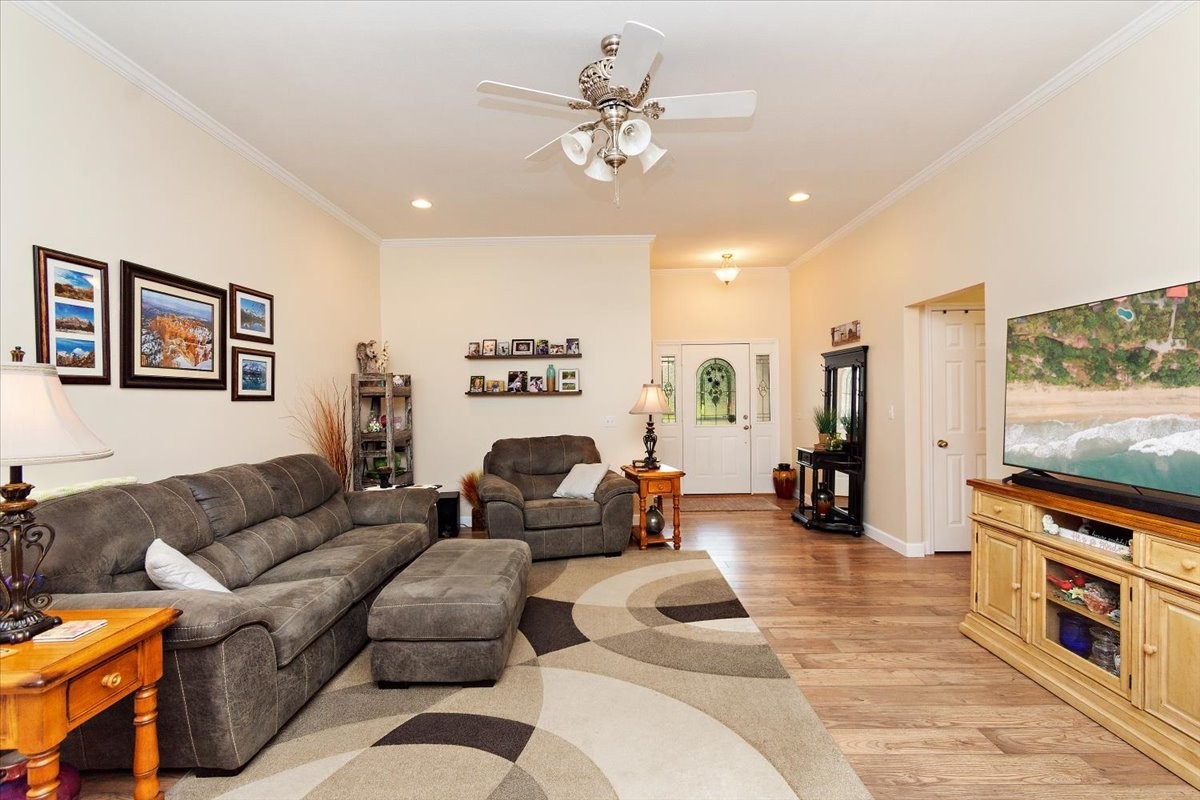 417 Whispering Winds Dr