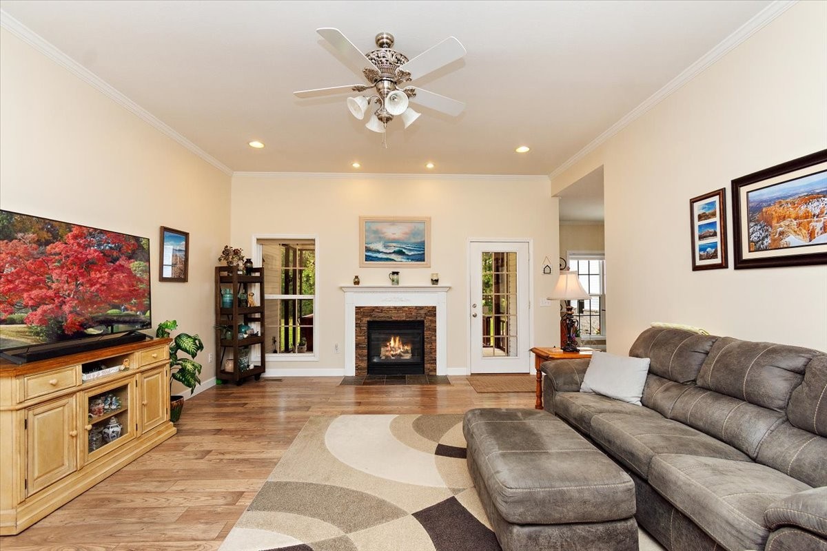 417 Whispering Winds Dr