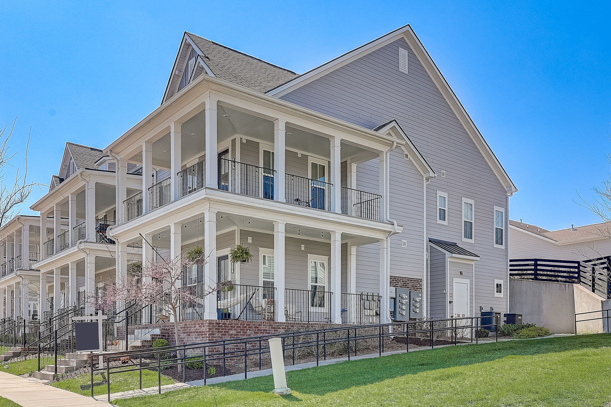 2333 Fairchild Cir 203
