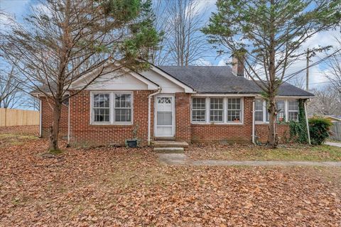 Photo of 1011 Ovoca Rd, Tullahoma, TN 37388 (MLS # 3062124)