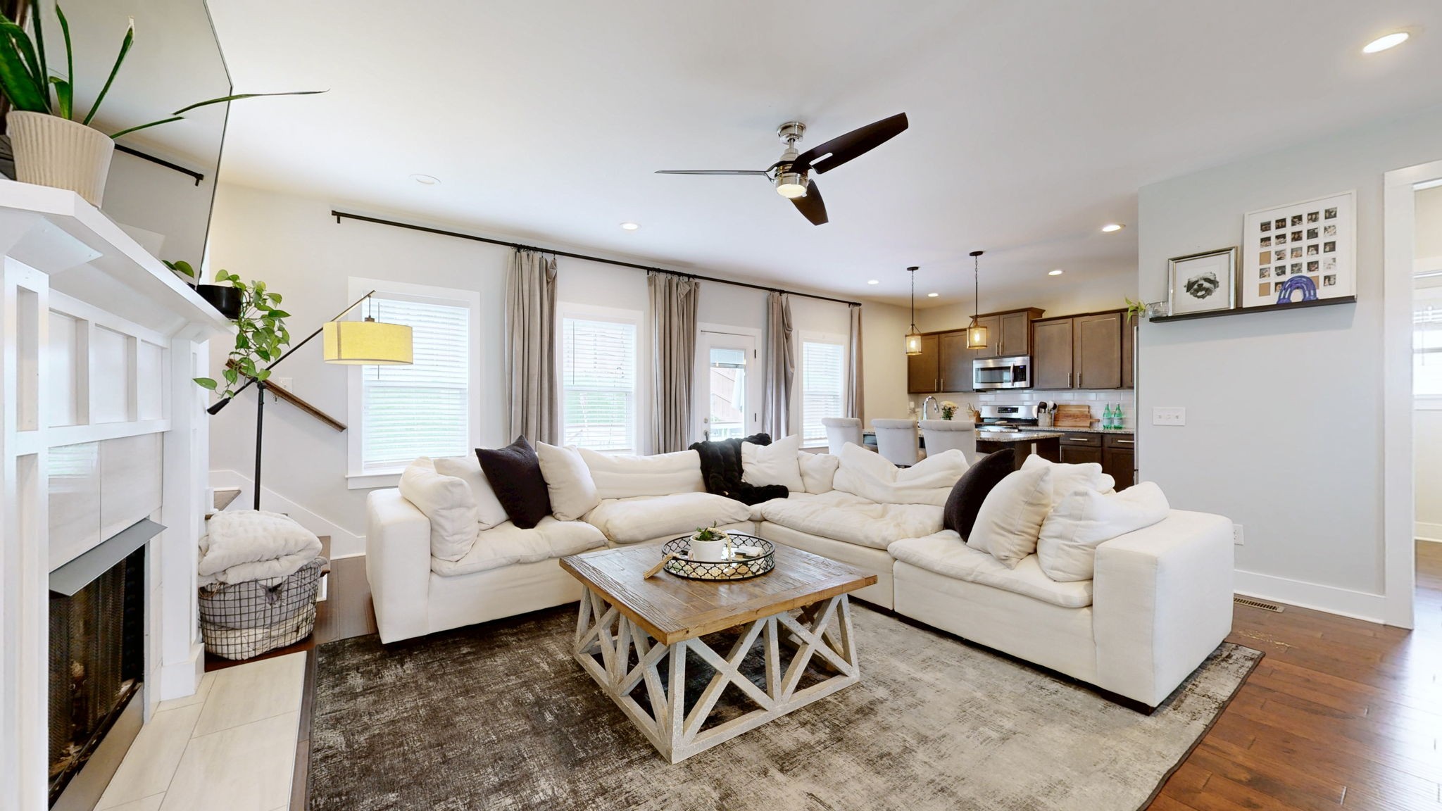 1736 Woodland Pointe Dr