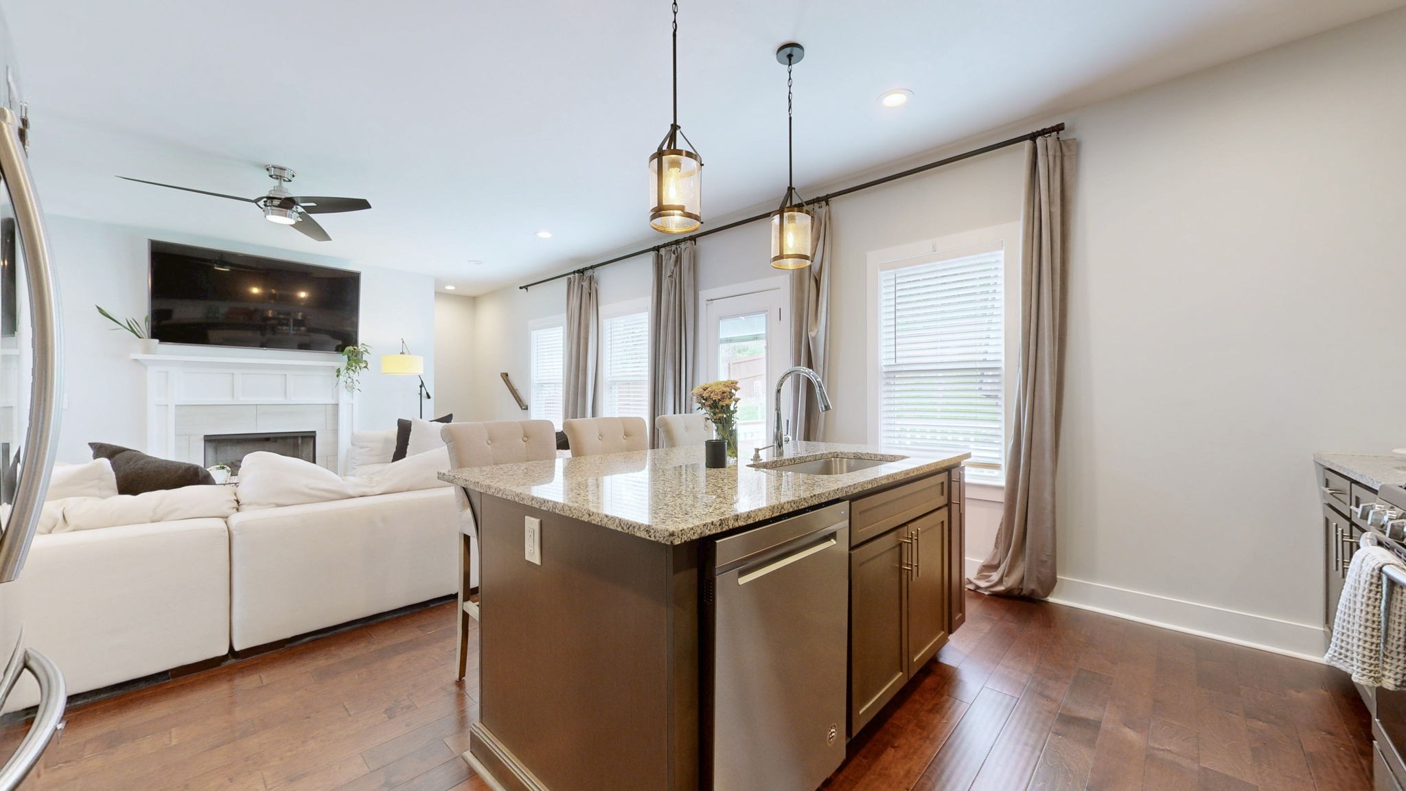 1736 Woodland Pointe Dr