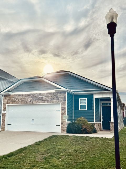 104 Victory Cir N Ashland City TN 37015
