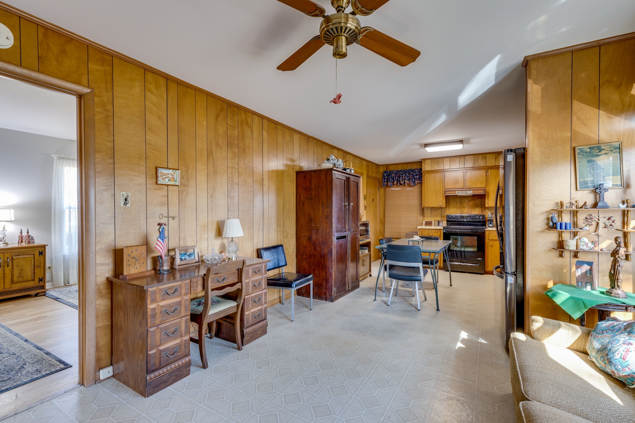 Photo 7 of 43 of 614 Crestland Drive house