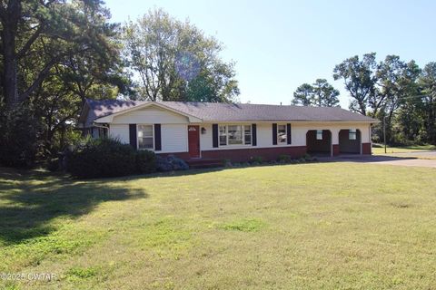 68 Brown St Lexington TN 38351