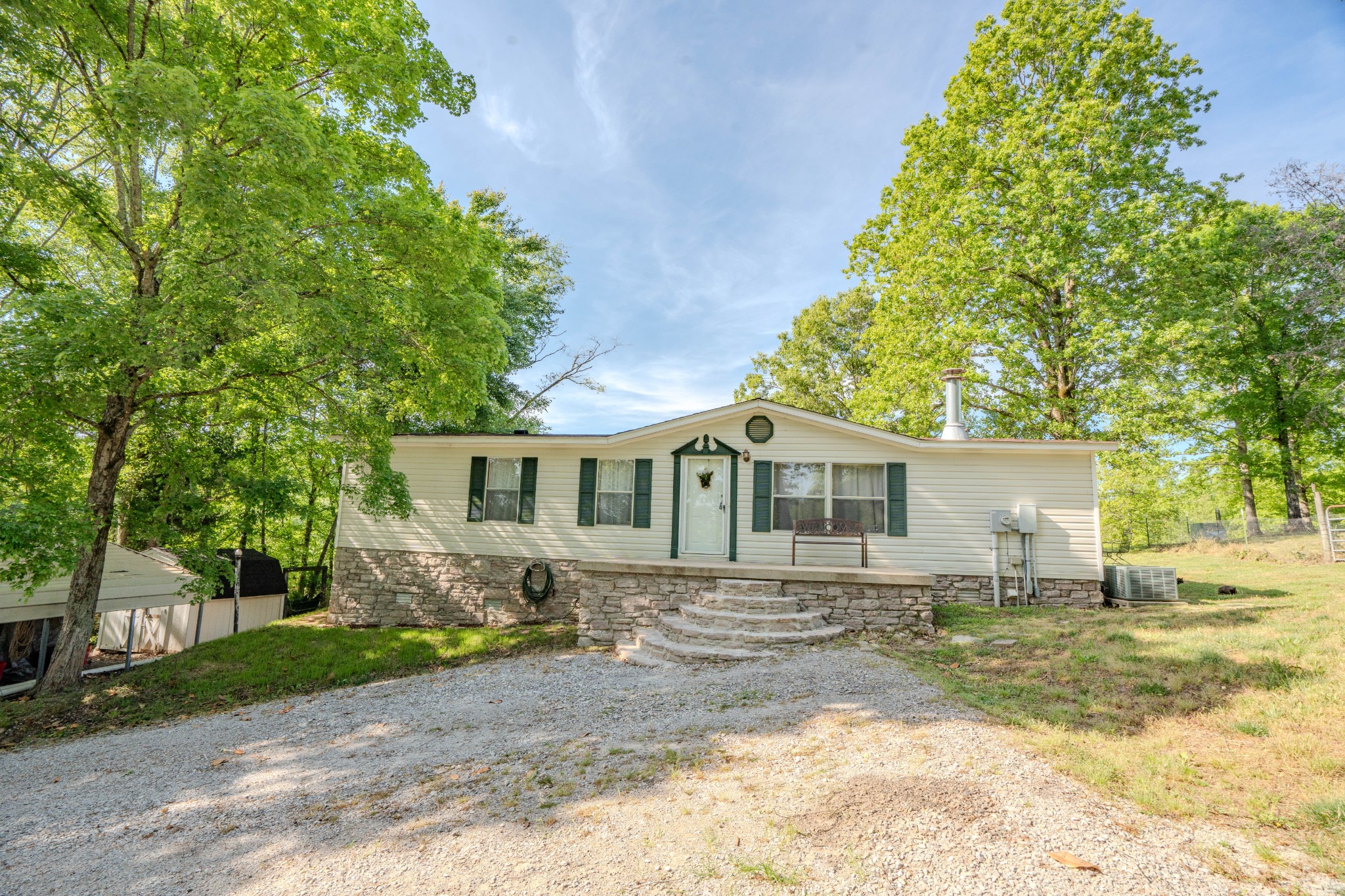 875 Waterloo Rd
