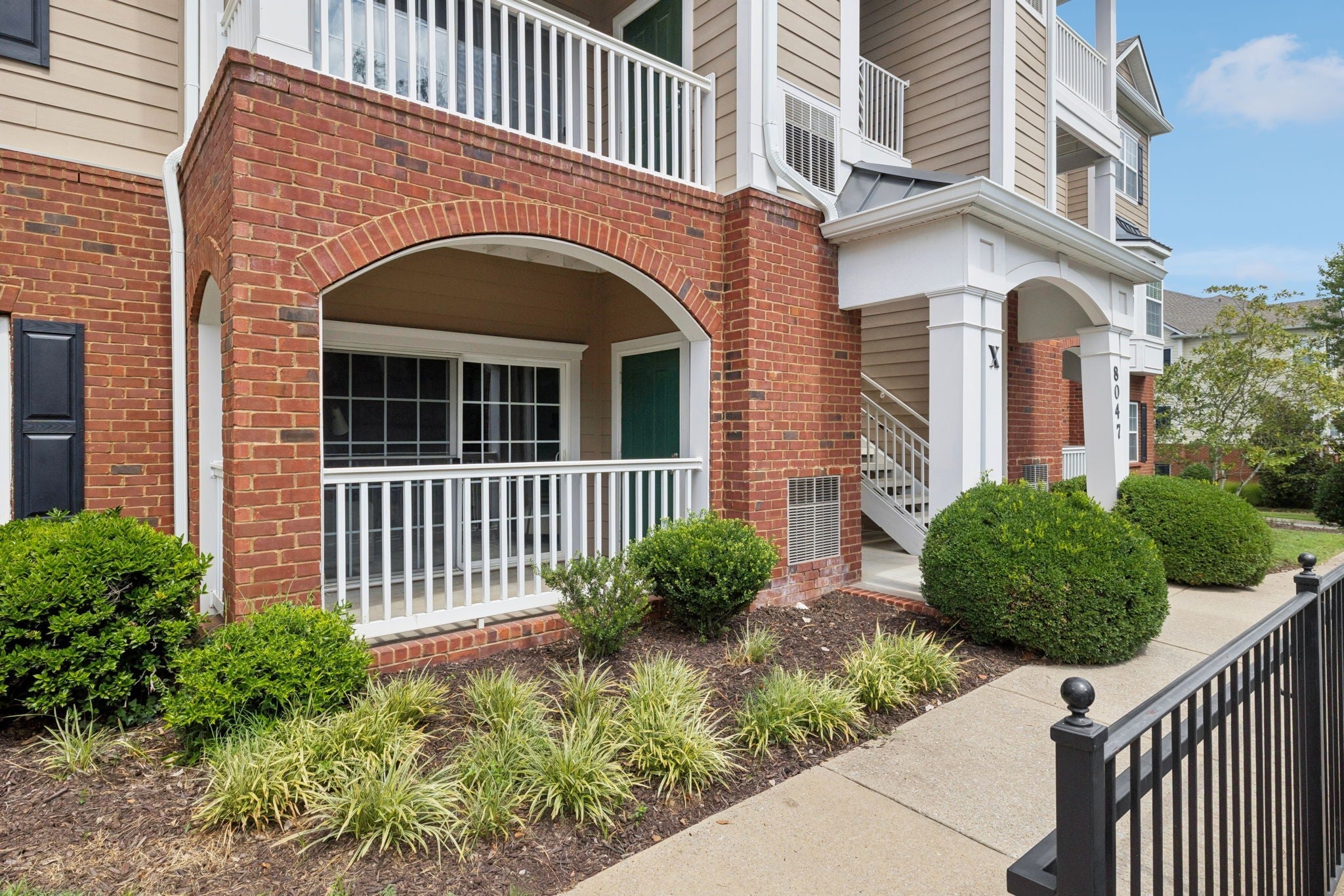 2-bed condo for sale in Nashville, TN 37211, 8047 Bienville Dr 4 8047 Bienville Dr 4, Nashville TN 37211 2-bed condo, photo 2 of 32
