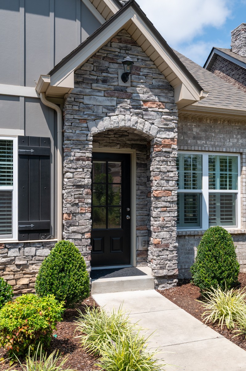 140 Kings Knoll Blvd
