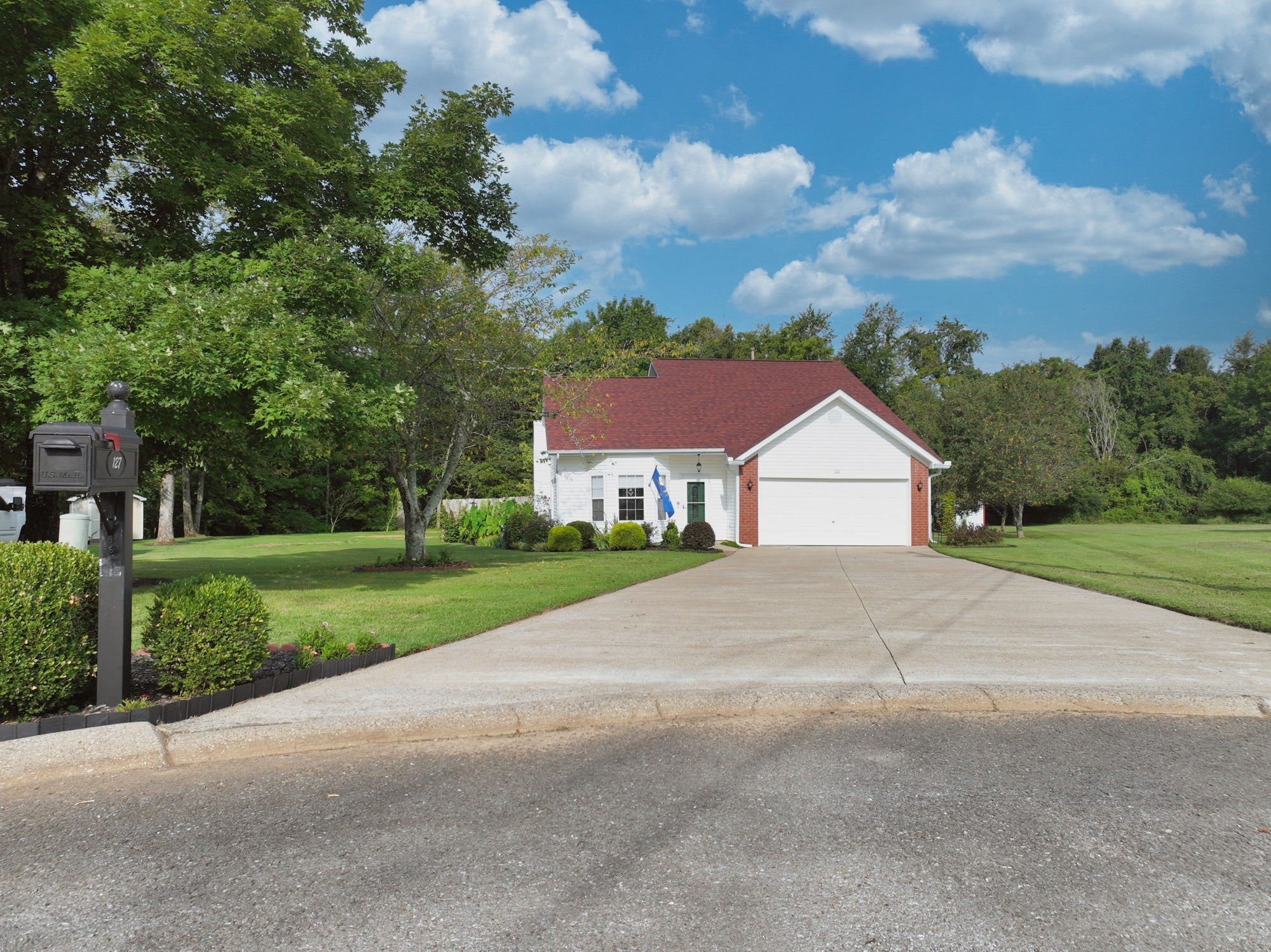 127 Pleasant Ln
