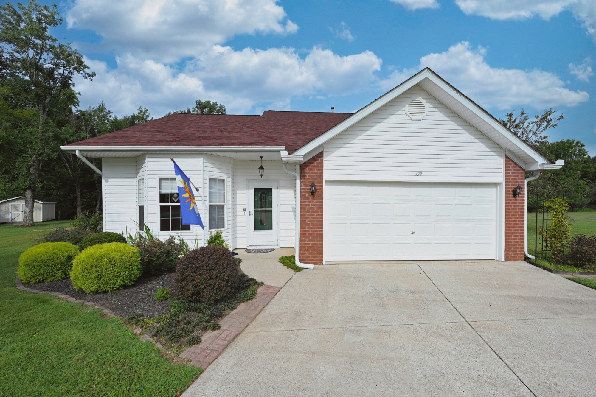 127 Pleasant Ln