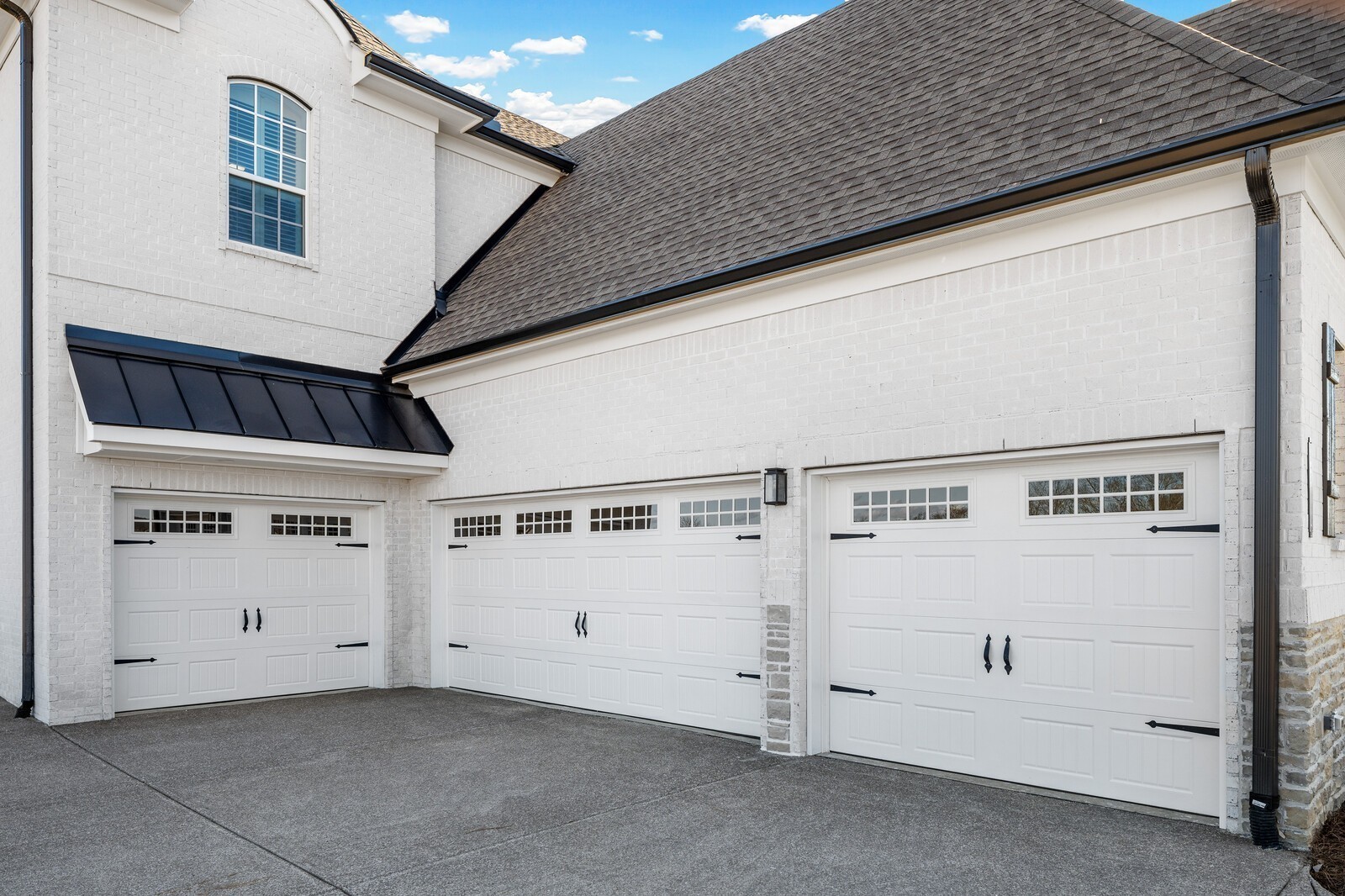 5721 Nola Dr